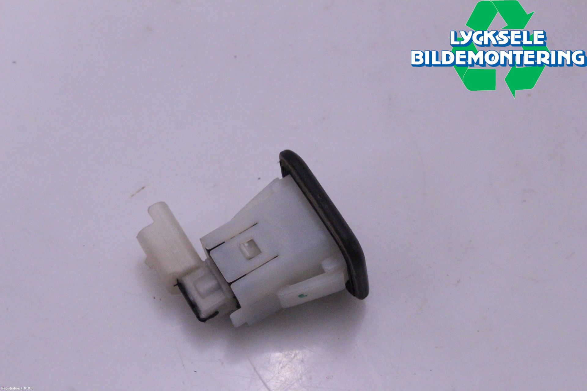 Peugeot 3008 17-24 Strömställare Baklucka