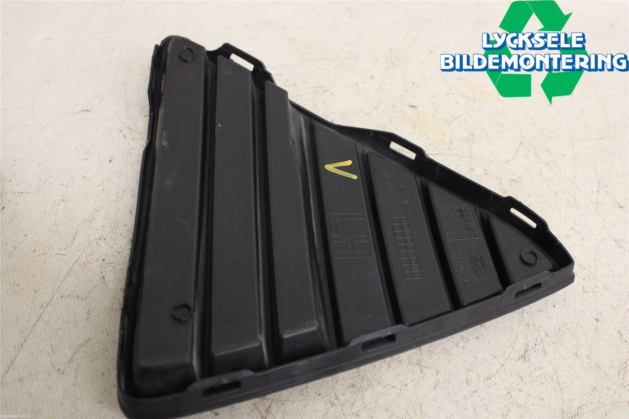 Ford FOCUS 11-14 Grilldel Vänster