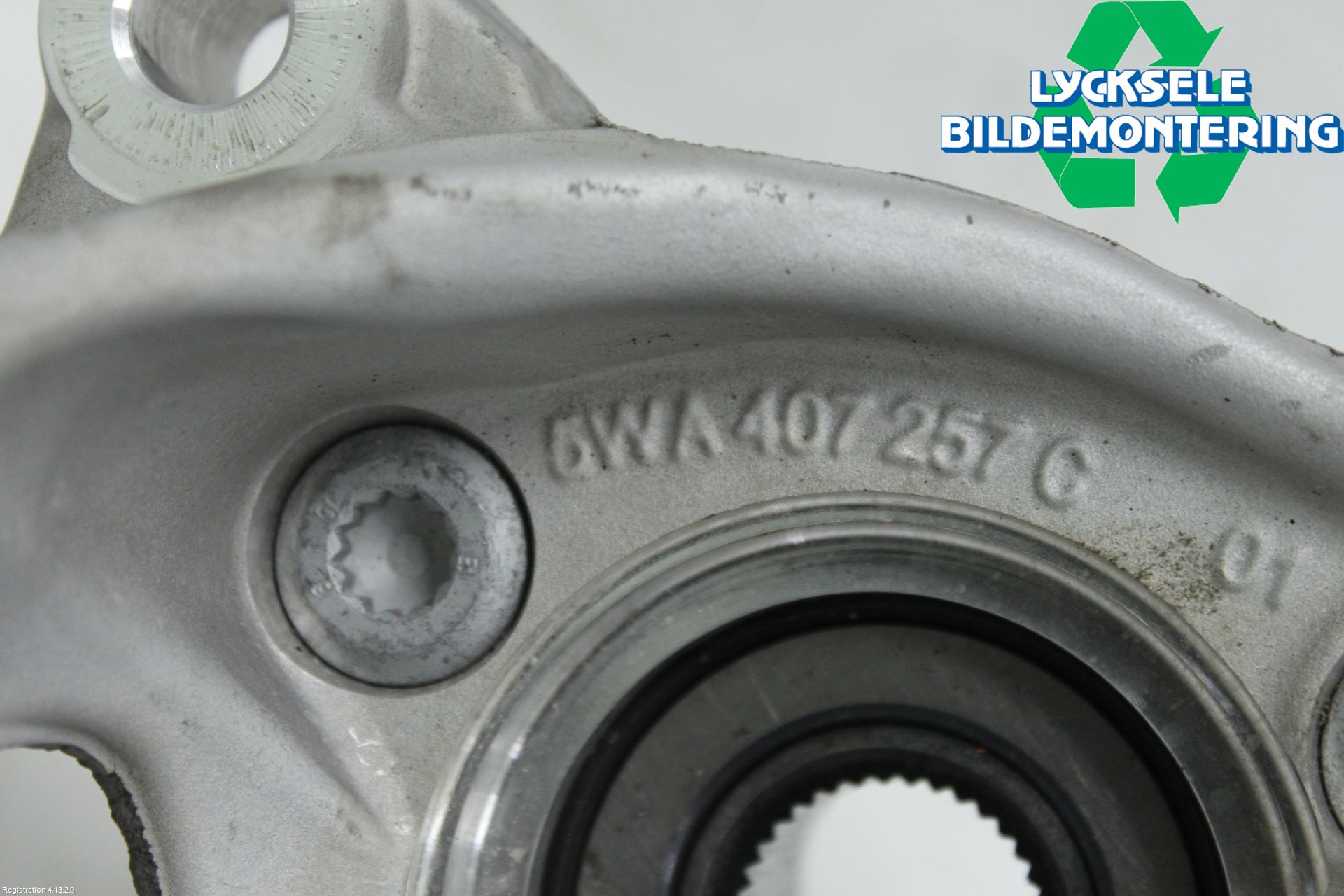 Volkswagen VW PASSAT 24- Styrspindel Lagerhus Vä