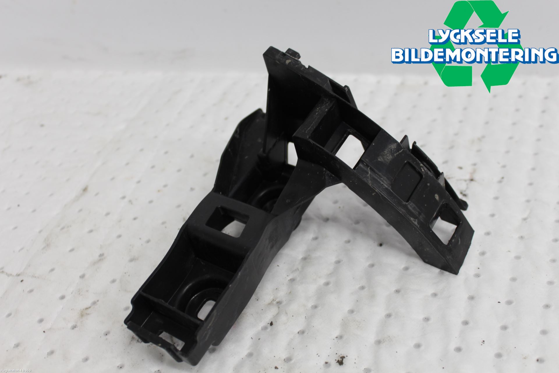 Volkswagen VW GOLF / E-GOLF VII 13-20 Stötfångarfäste Bak Hö