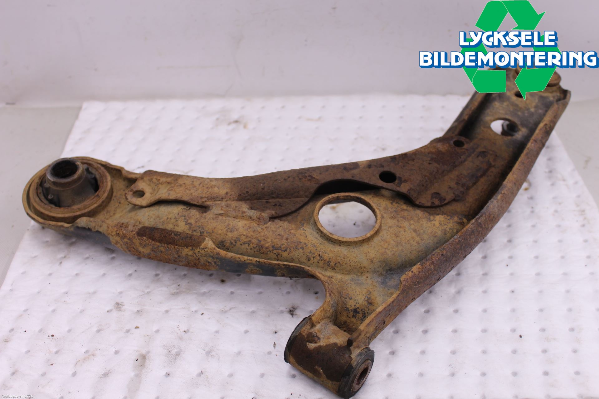 Toyota URBAN CRUISER Bärarm Fram Undre Hö