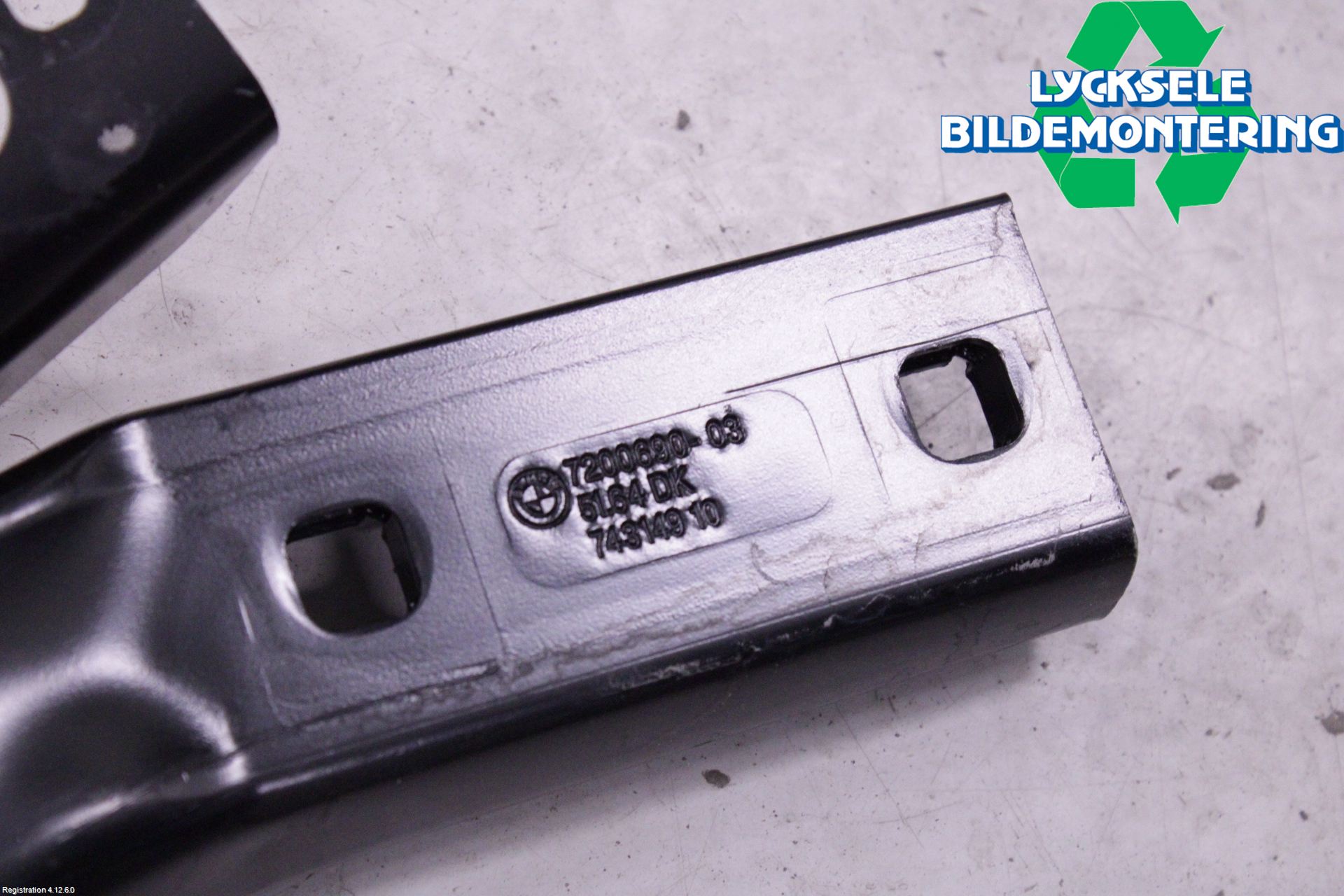 BMW 5 F10/F11/F18 09-17 Front Huvlåsplåt-Balk