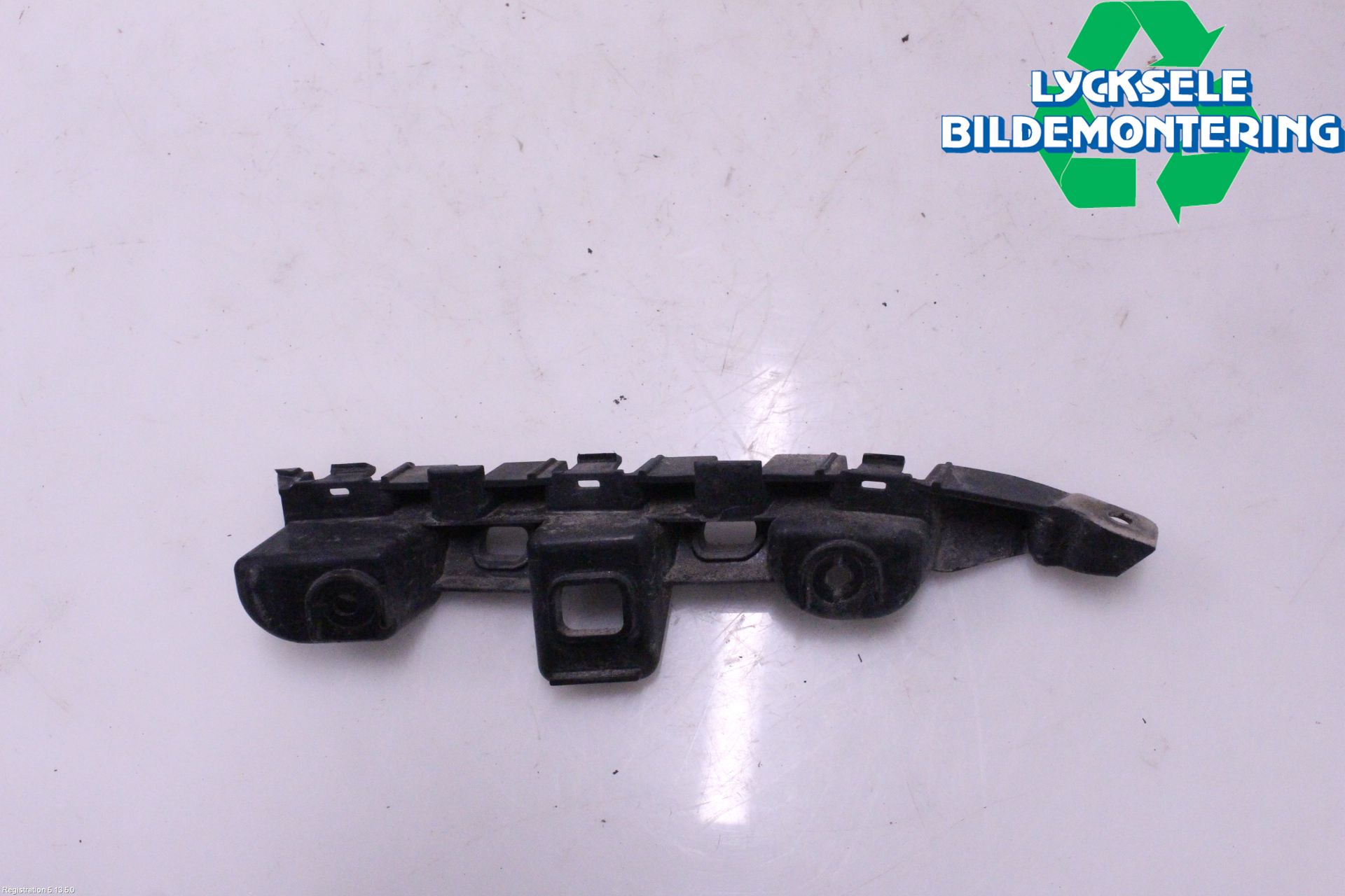 Volkswagen VW PASSAT 11-14 Stötfångarfäste Fram Hö