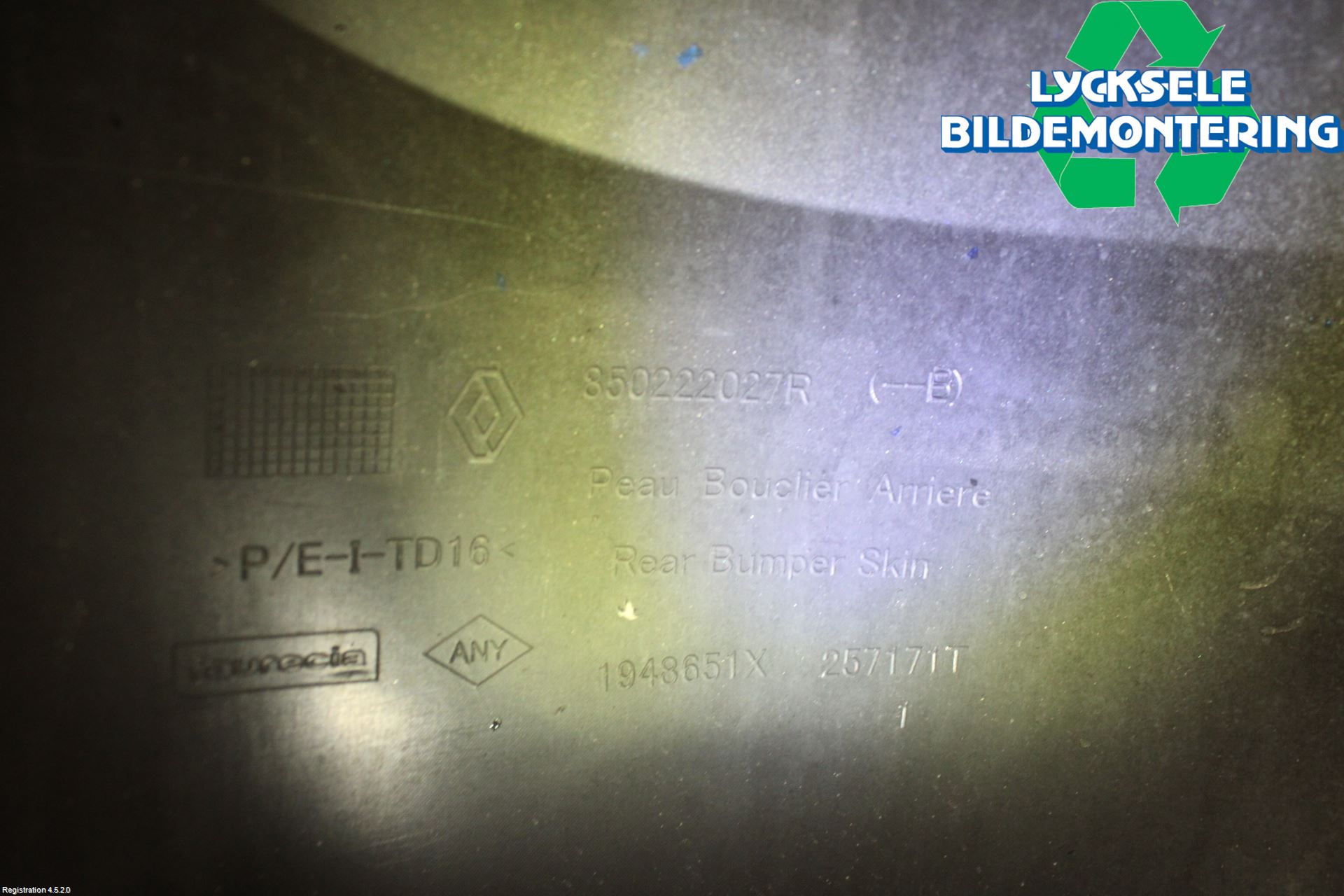 Dacia DUSTER 10-17 Stötfångarbeklädnad Bak