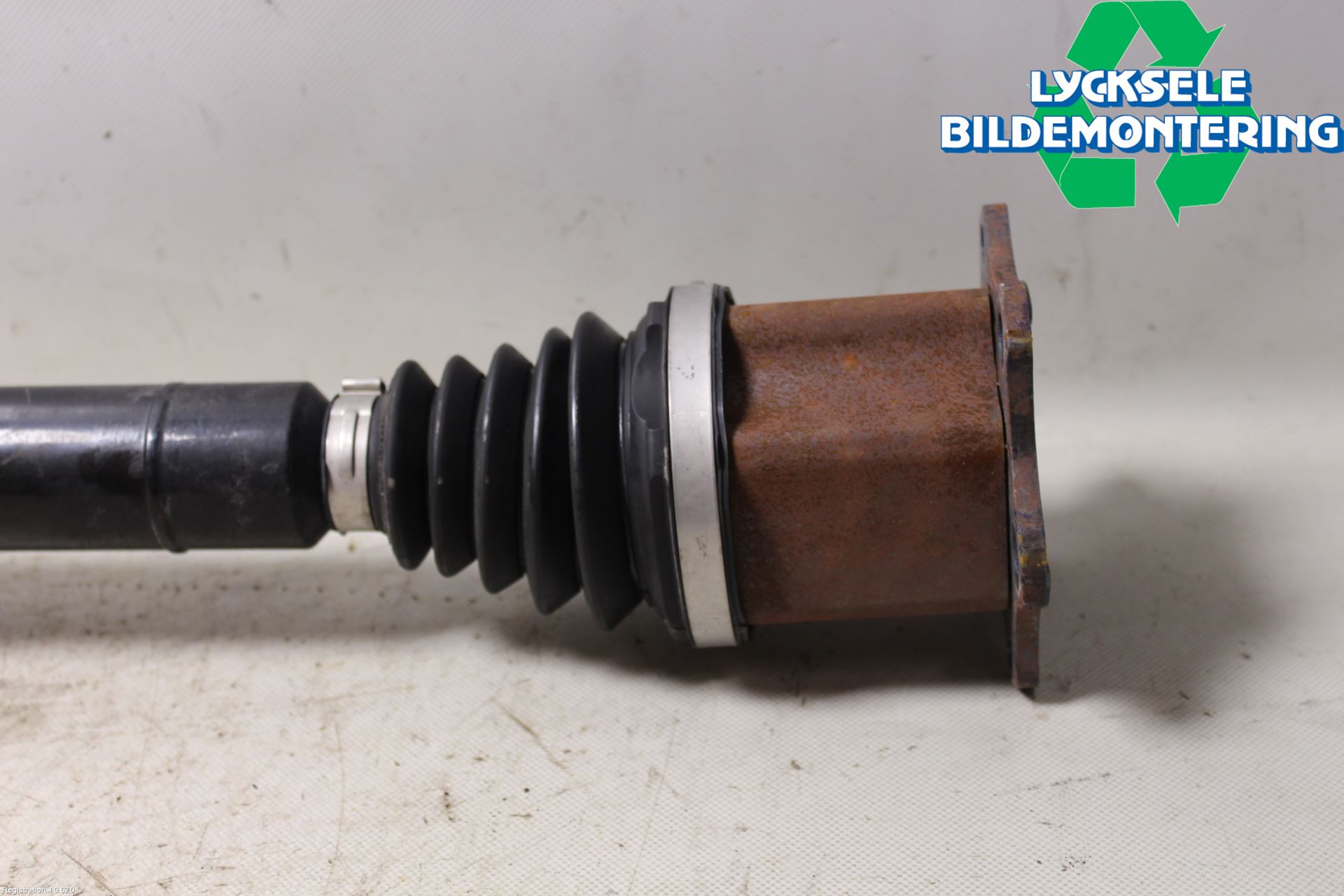 Volkswagen VW TIGUAN 16-24 Drivaxel Fram Höger