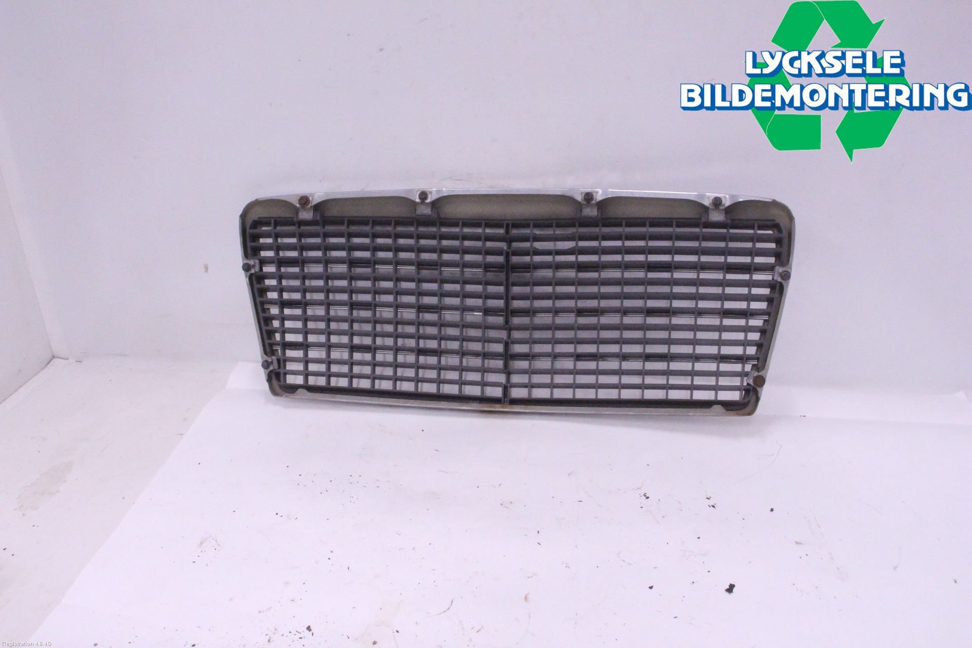Mercedes-Benz MB 200-500  (W124) 86-96 Grill Komp