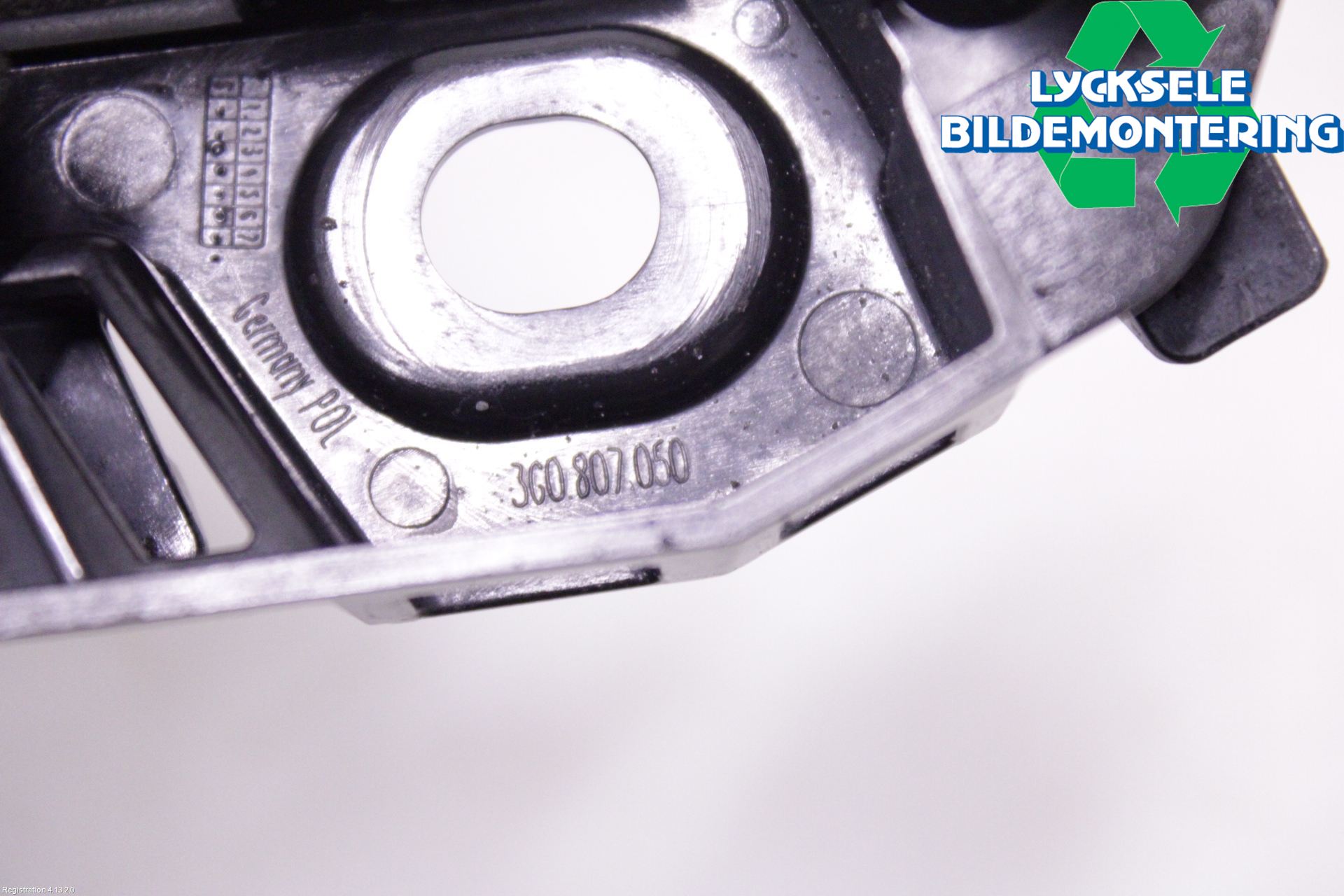 Volkswagen VW PASSAT 15-19 Stötfångarfäste Fram Hö