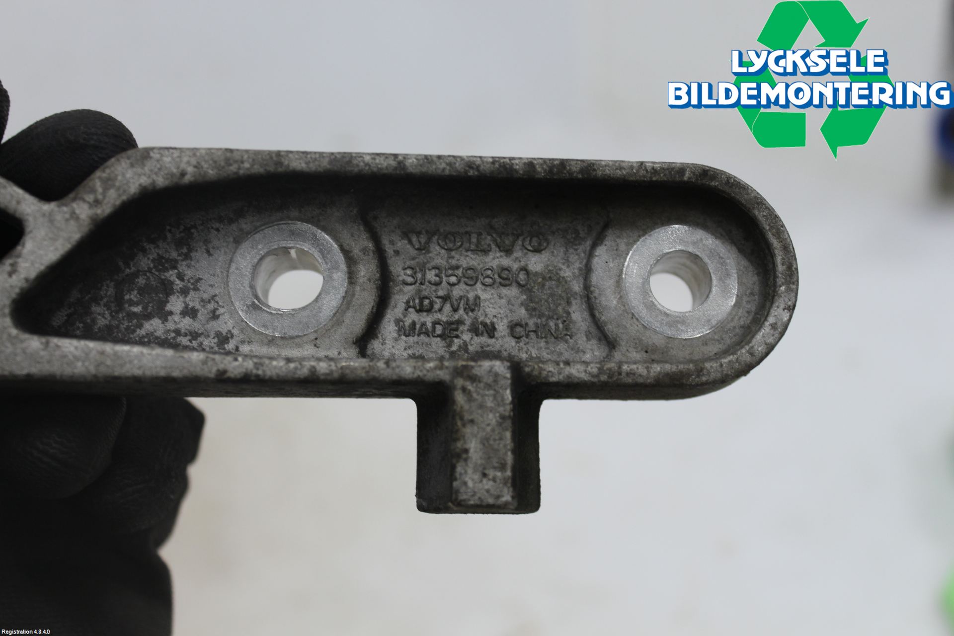 Volvo V60 19- Motorfäste