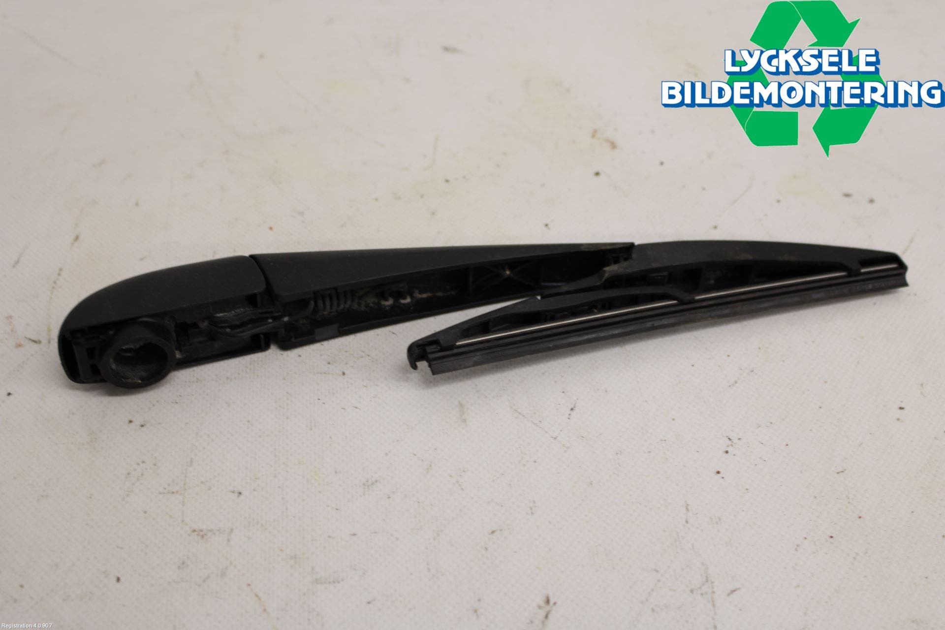 Toyota AURIS 13-19 Torkararm-Bakruta