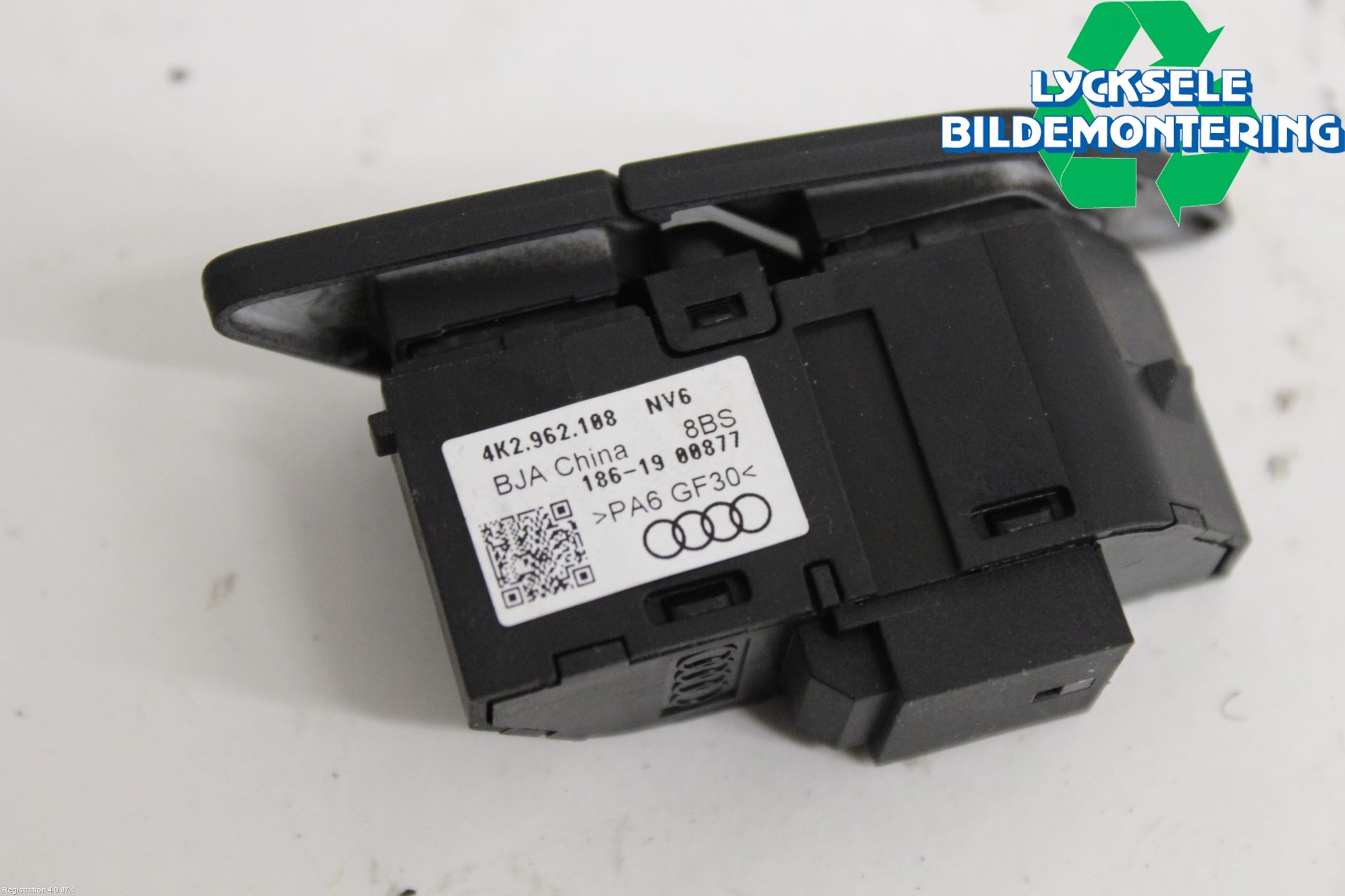 Audi A6 F2/C8 19- Strömställare Centrallås