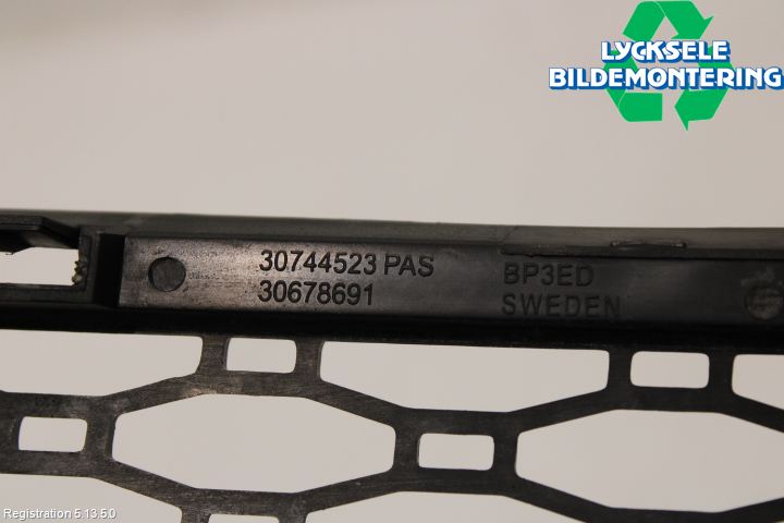 Volvo XC70 14-16 Grill-Galler