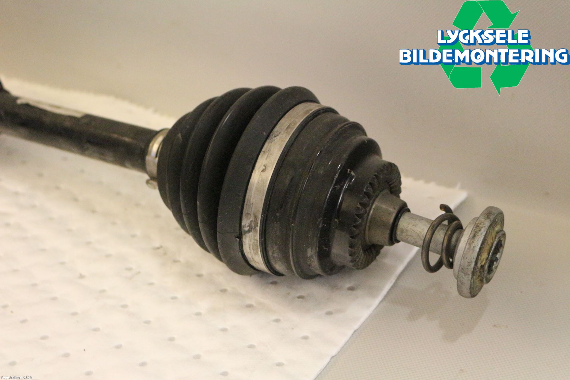 BMW 3 F30/F31/F80 12-19 Drivaxel Fram Höger