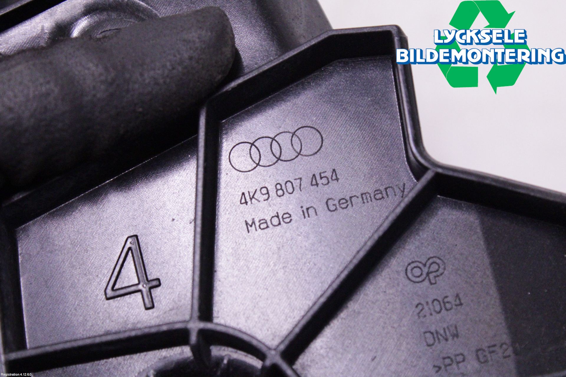 Audi A6 F2/C8 19- Stötfångarfäste Bak Hö