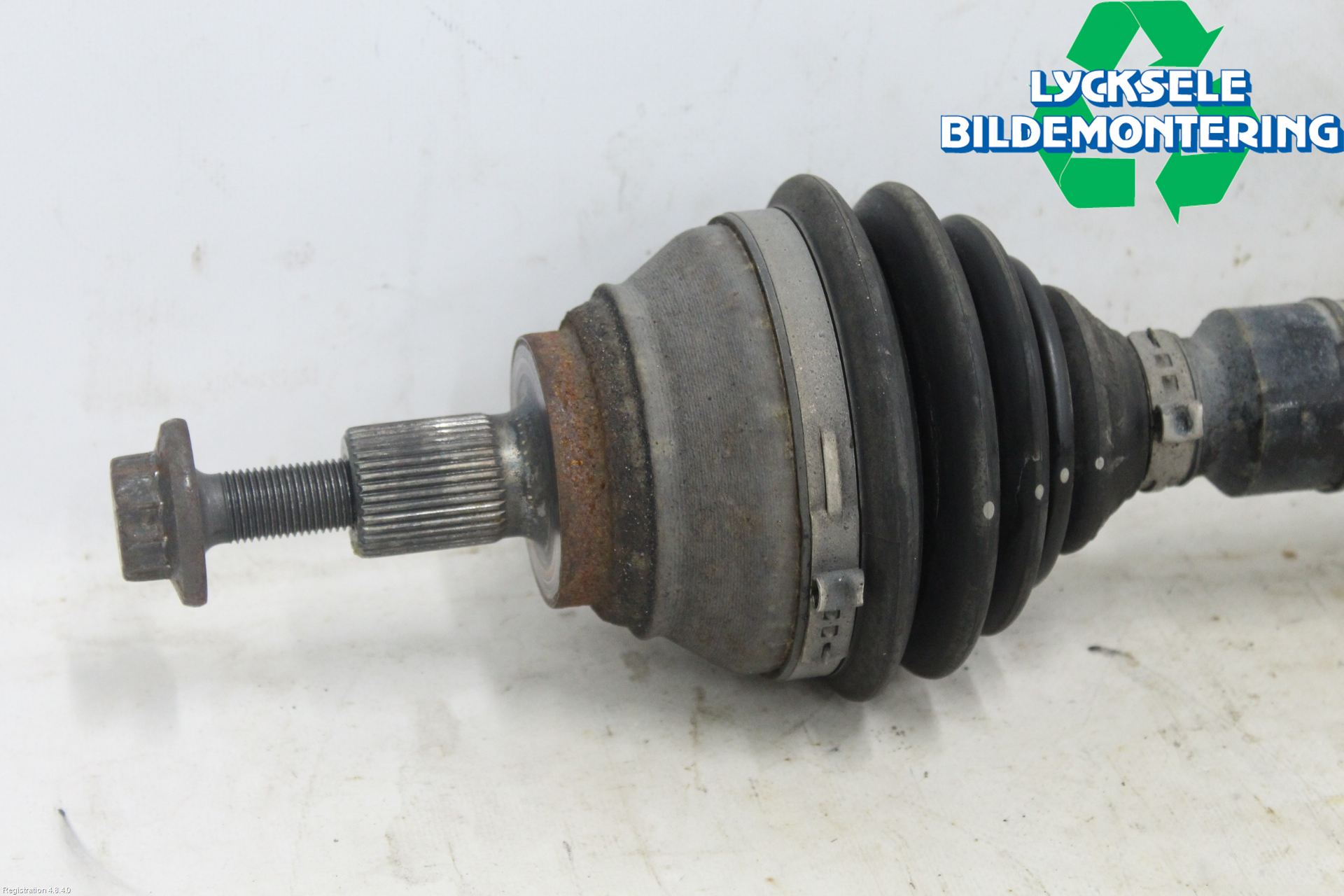 Volkswagen VW PASSAT 11-14 Drivaxel Fram Höger