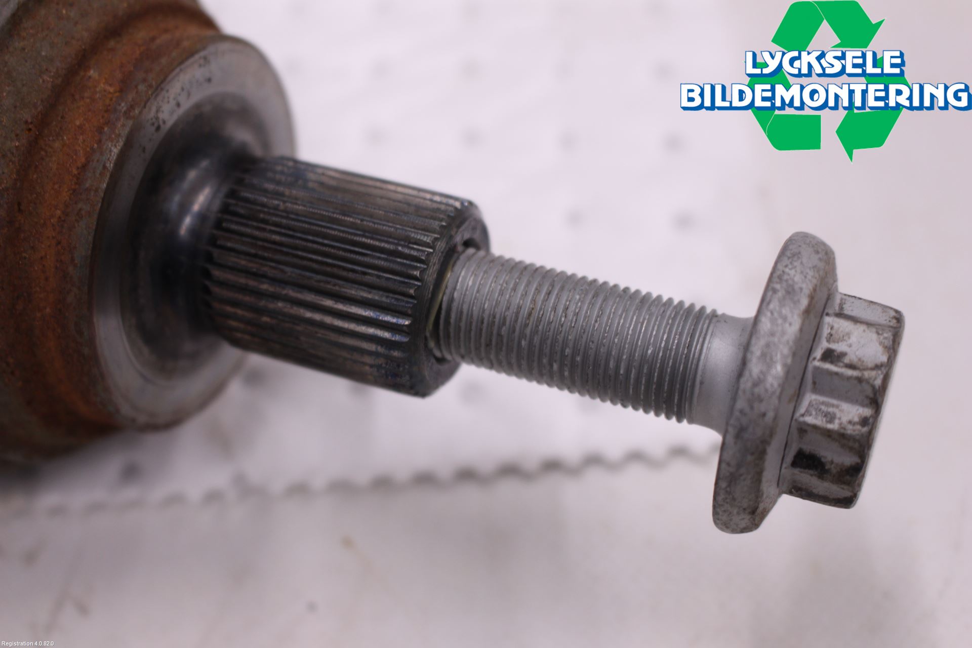 Volkswagen VW CADDY 16-20 Drivaxel Fram Höger