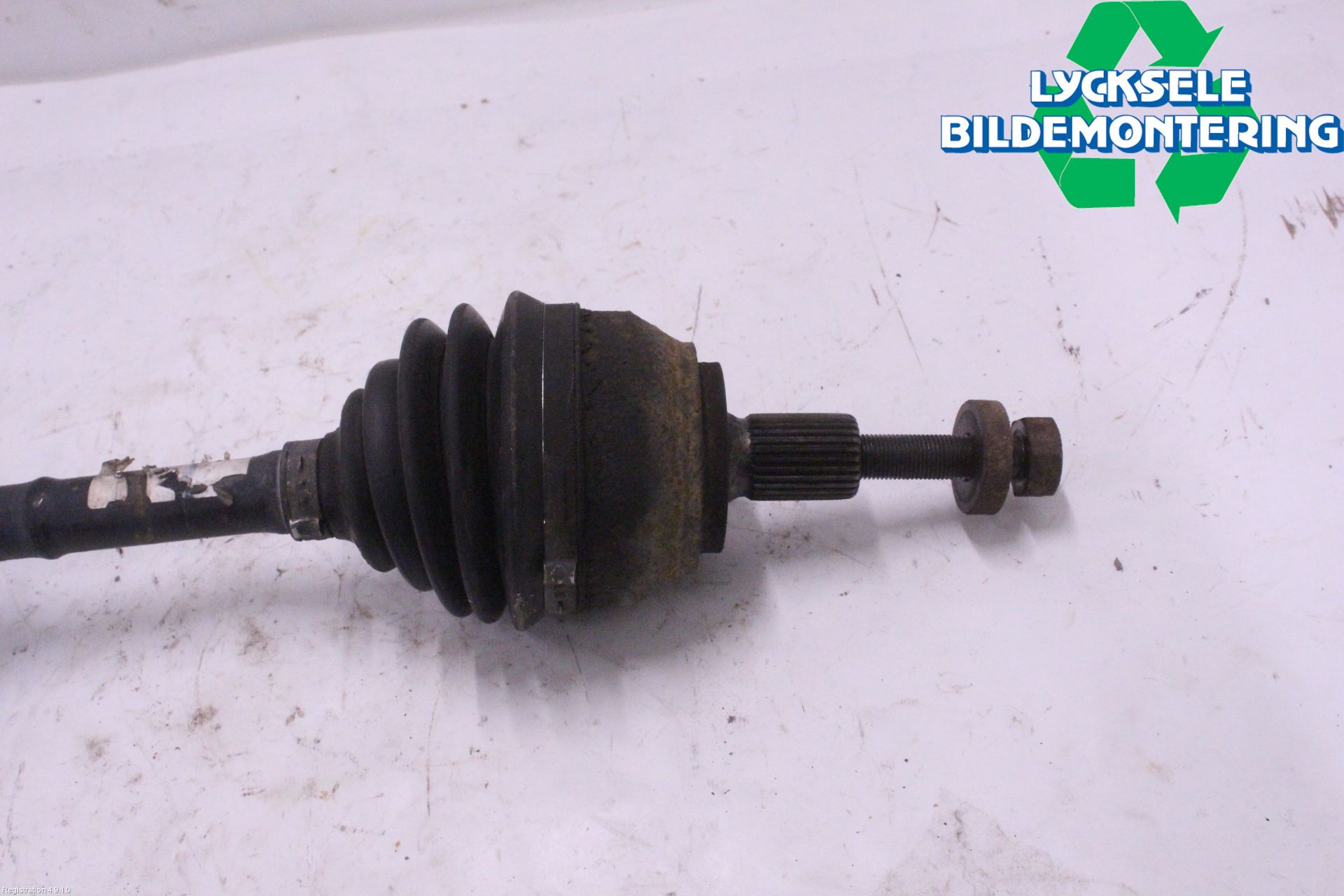 Volkswagen VW AMAROK 2H 10-22 Drivaxel Fram Höger