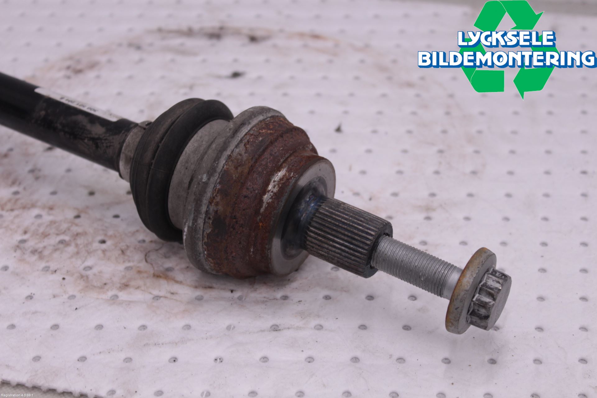 Volkswagen VW TIGUAN 16-24 Drivaxel Bak Höger
