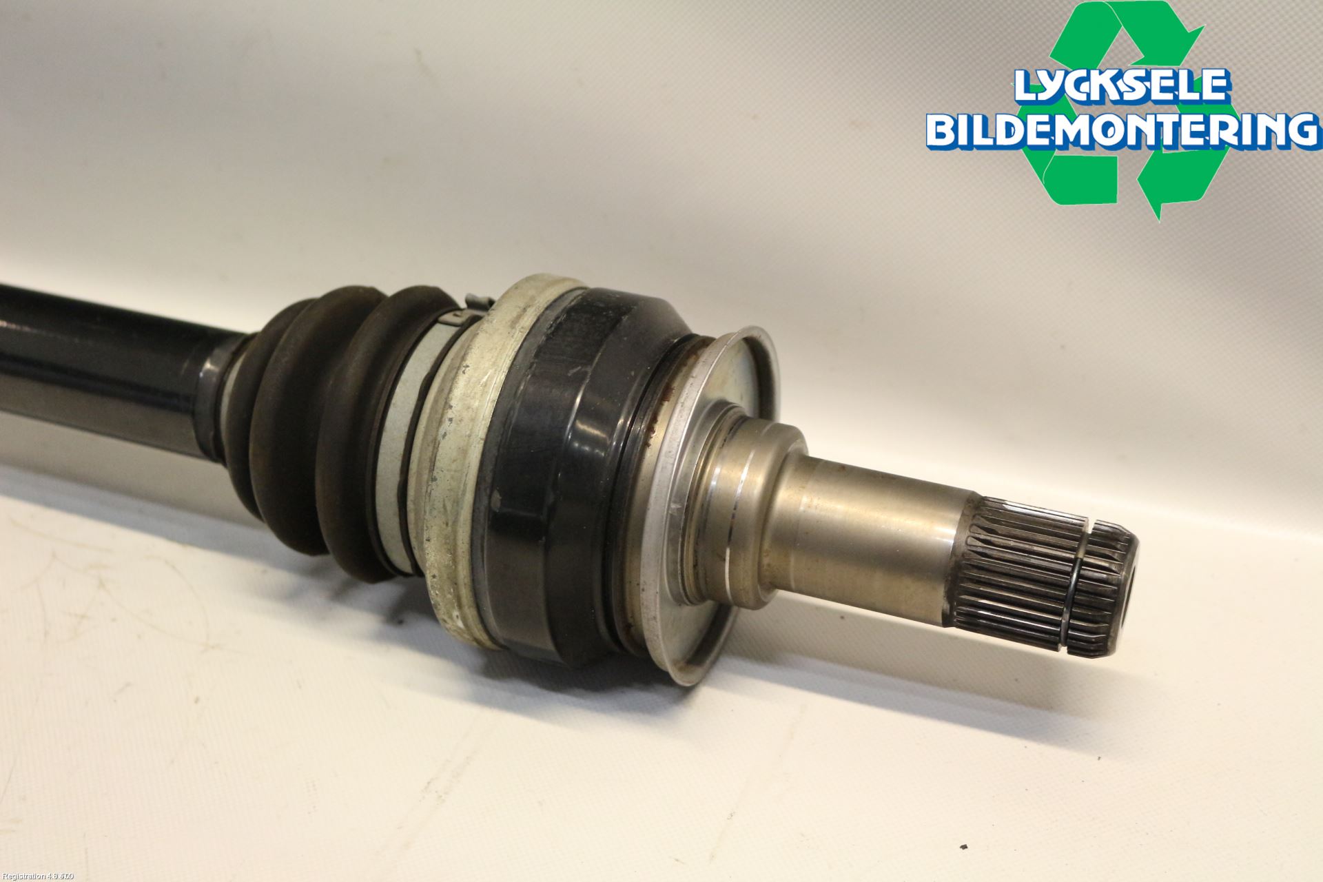 BMW 6 F12/F13 10-18 Drivaxel Bak Vänster