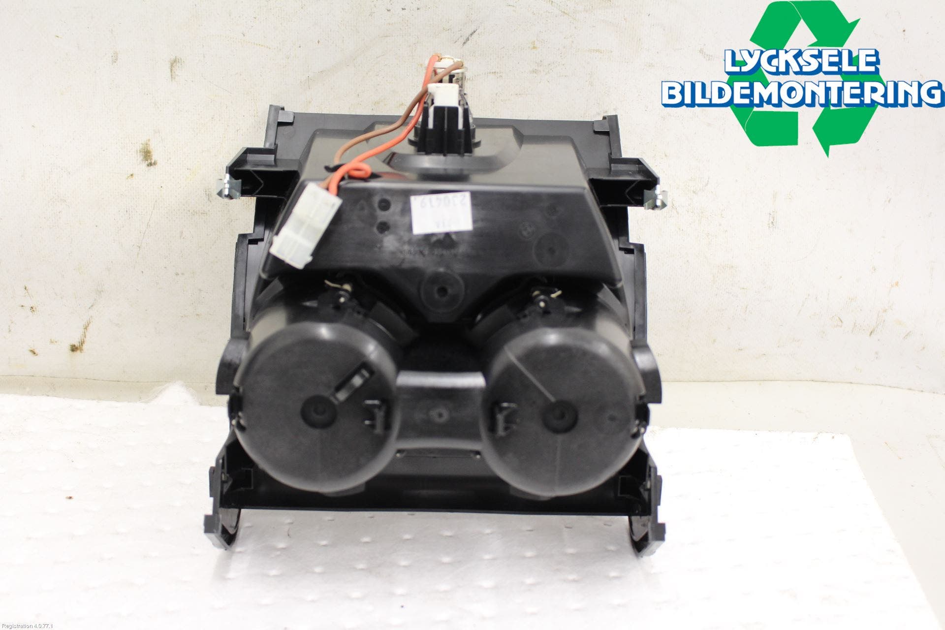 BMW X1 F48 15-22 Mugghållare