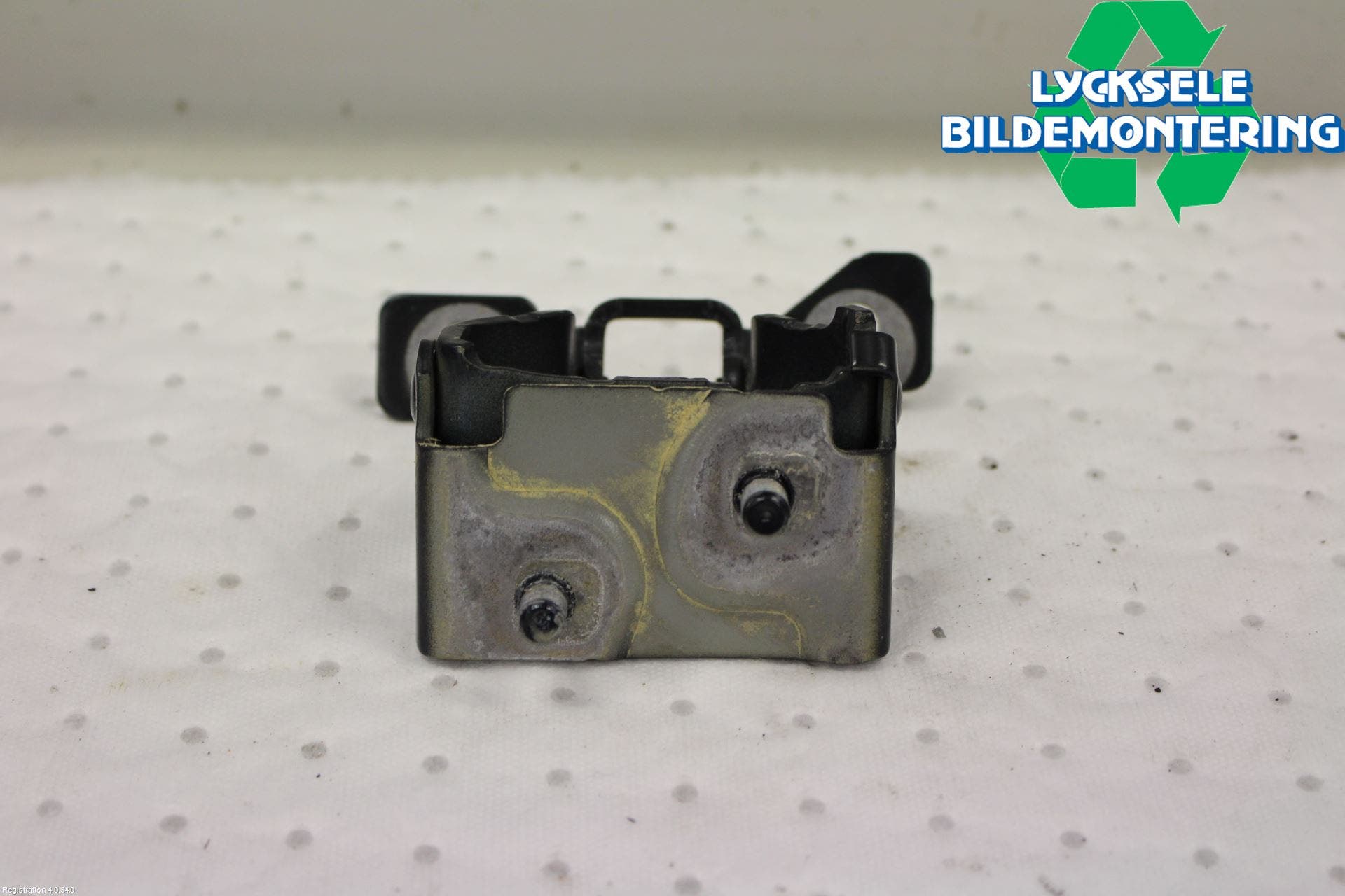 BMW 1 F20/F21 11-19 Bakluckegångjärn Hö