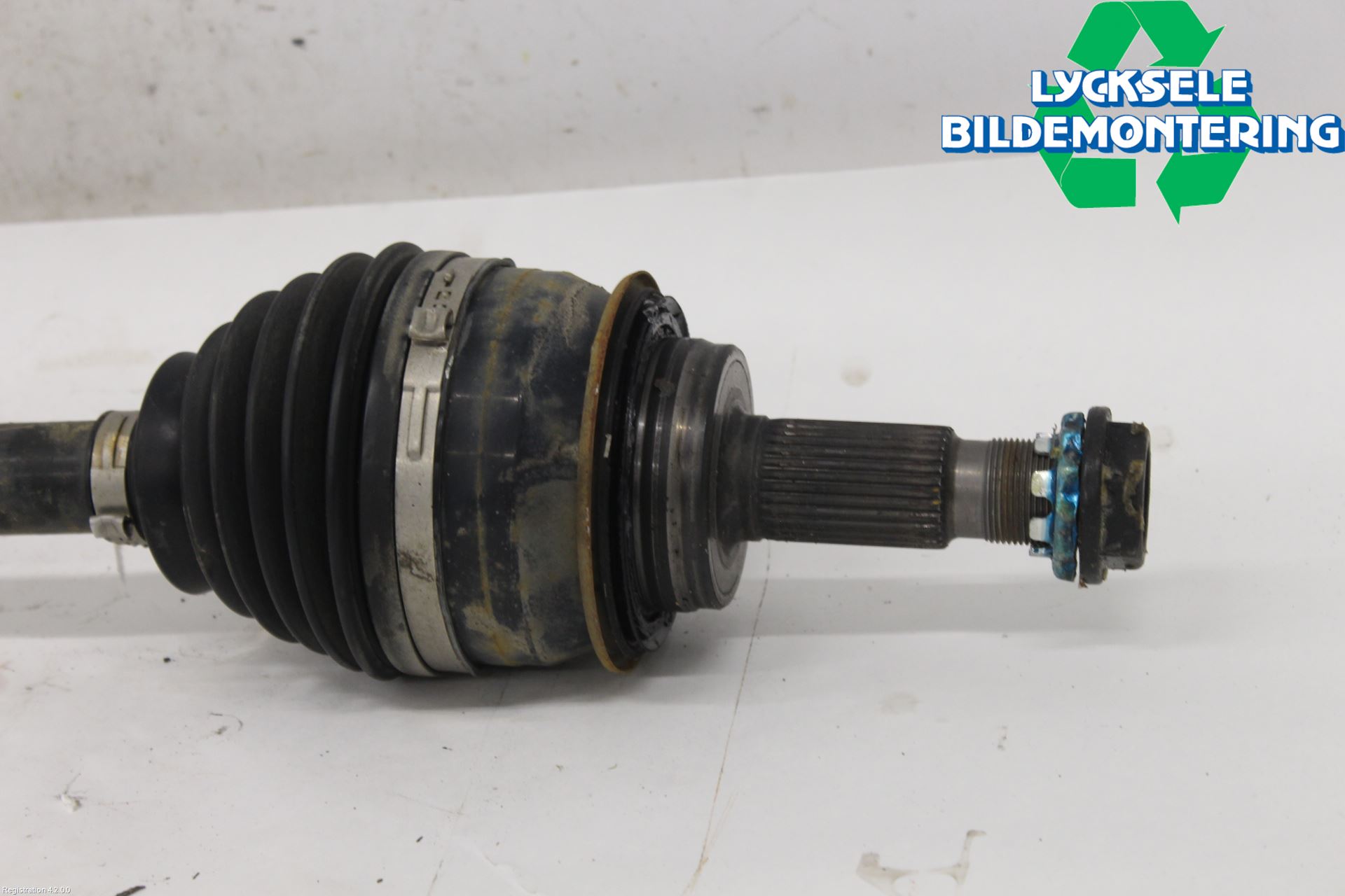 Toyota HILUX 16- Drivaxel Fram Höger