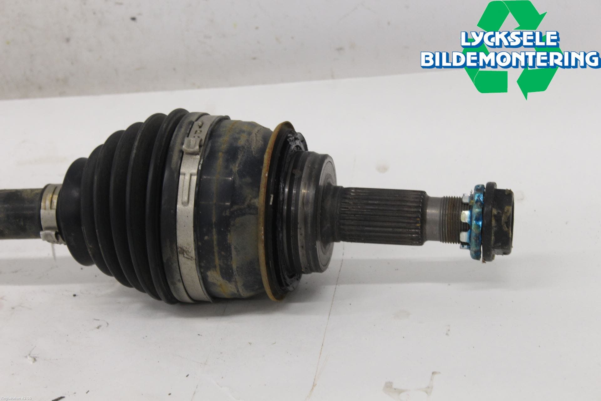 Toyota HILUX 16- Drivaxel Fram Höger