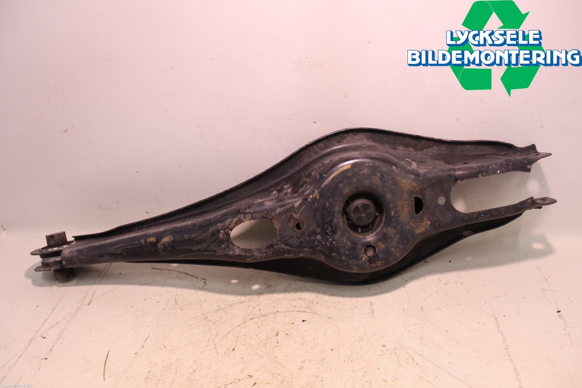 Skoda KAROQ 18- Bärarm Bak Höger