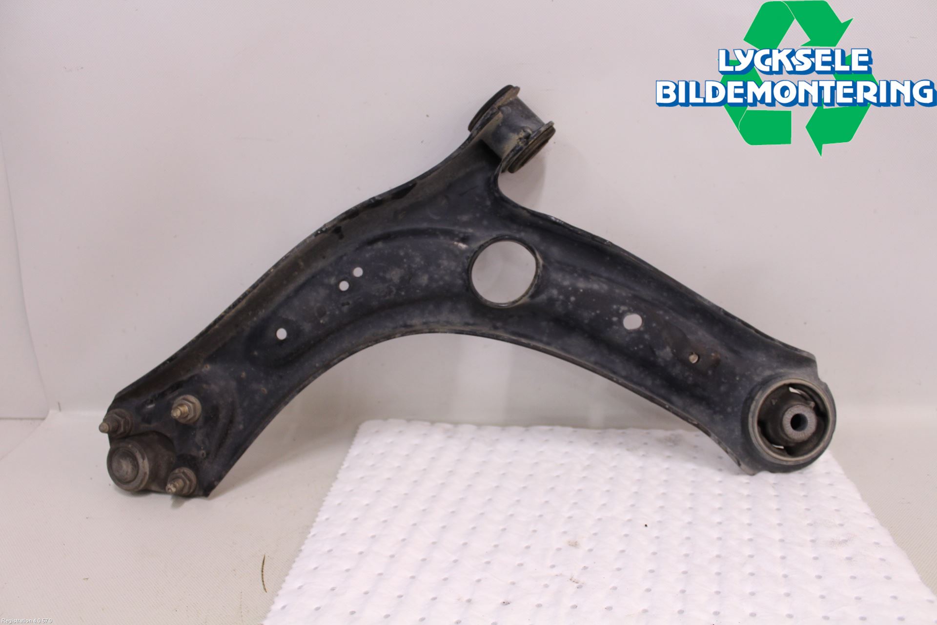 Skoda SUPERB 16-24 Bärarm Fram Undre Hö