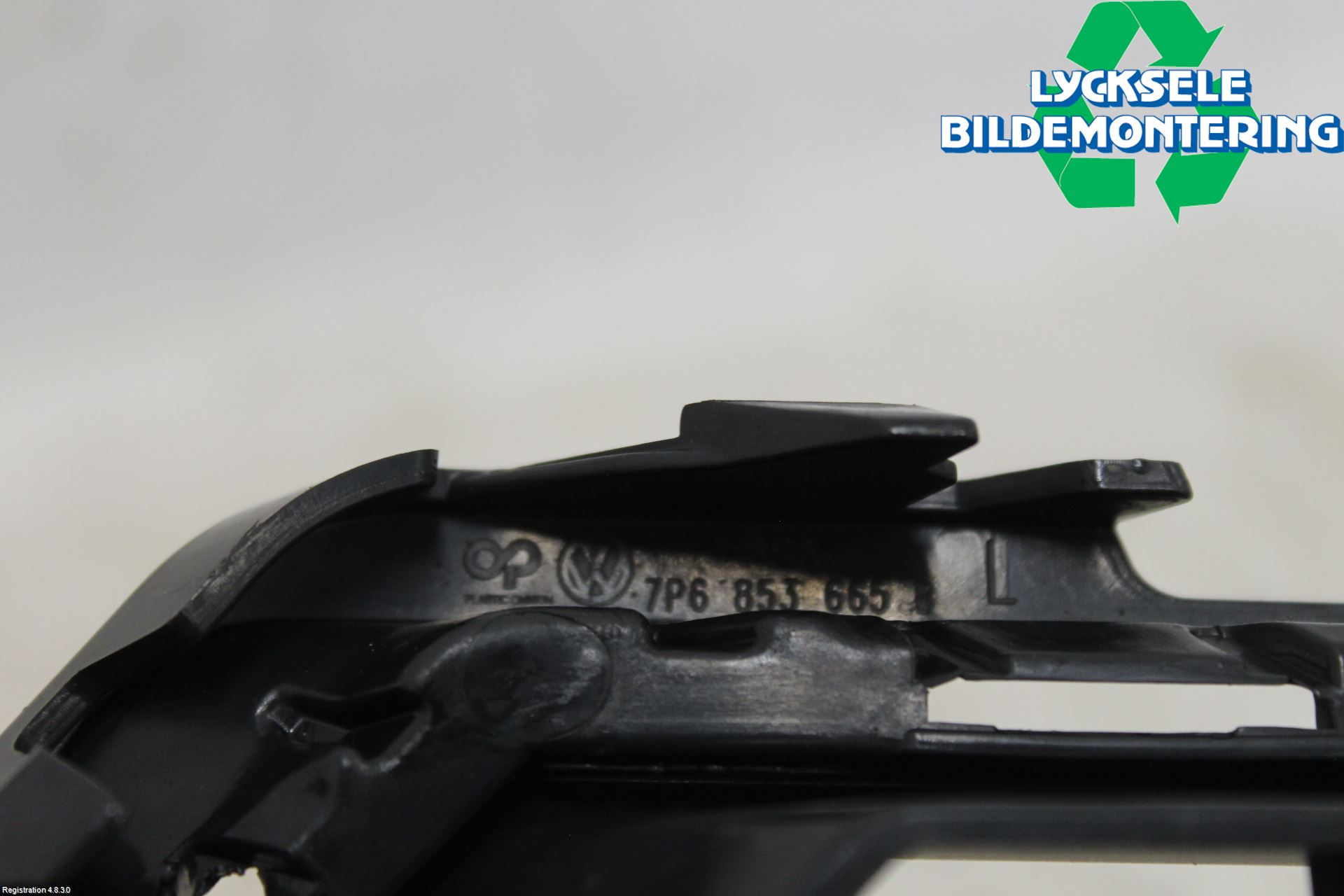 Volkswagen VW TOUAREG 7P 11-18 Grill-Galler