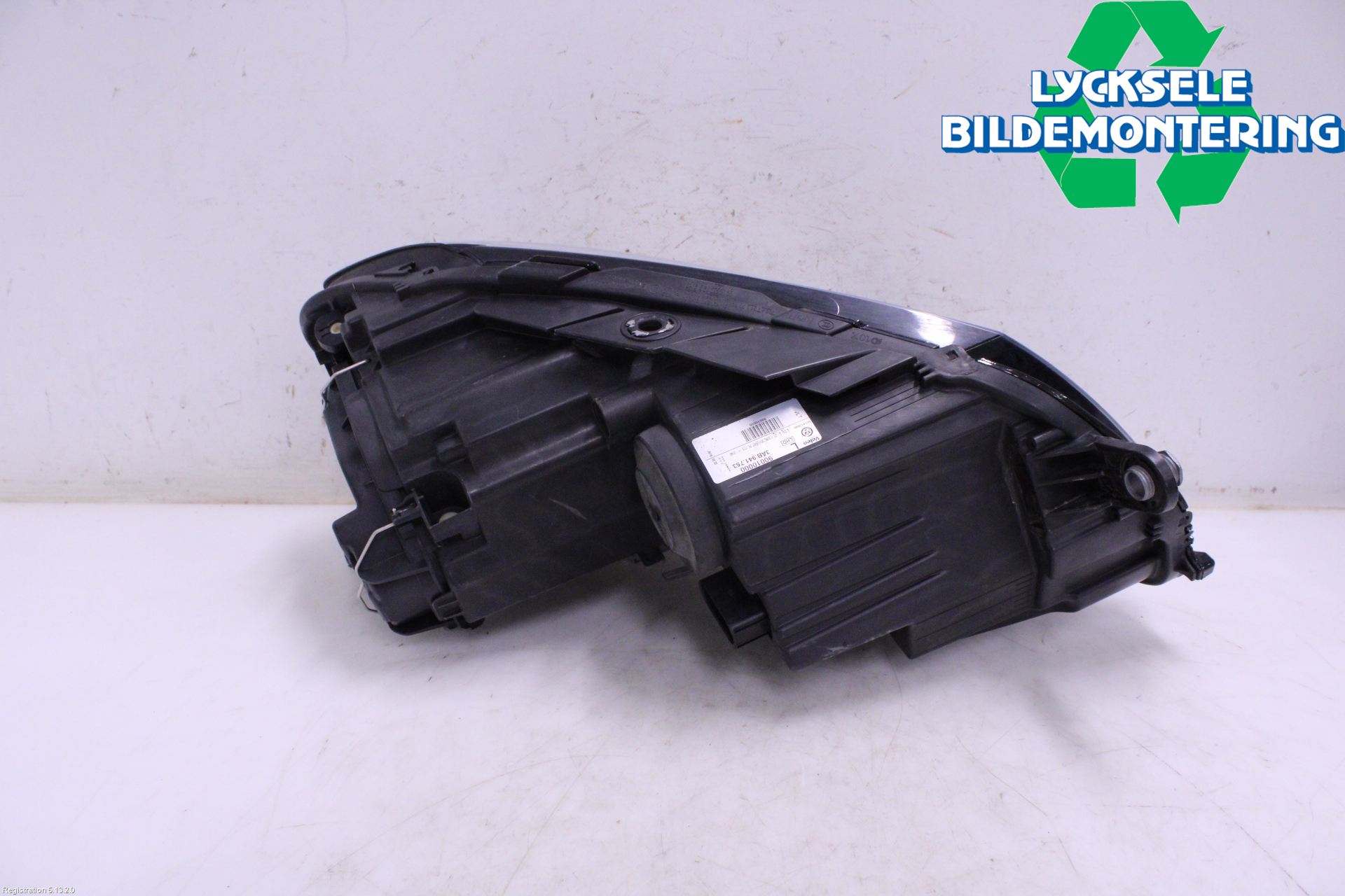 Volkswagen VW PASSAT 11-14 Strålkastare Vänster