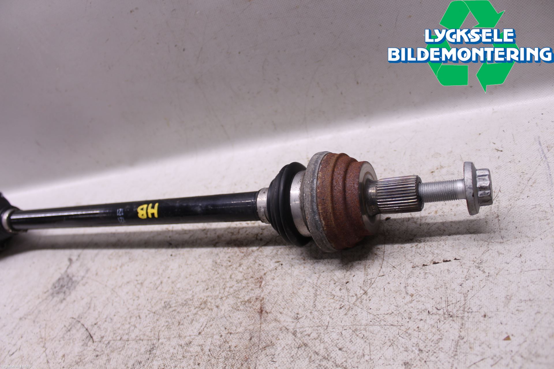 Volkswagen VW PASSAT 15-19 Drivaxel Bak Höger
