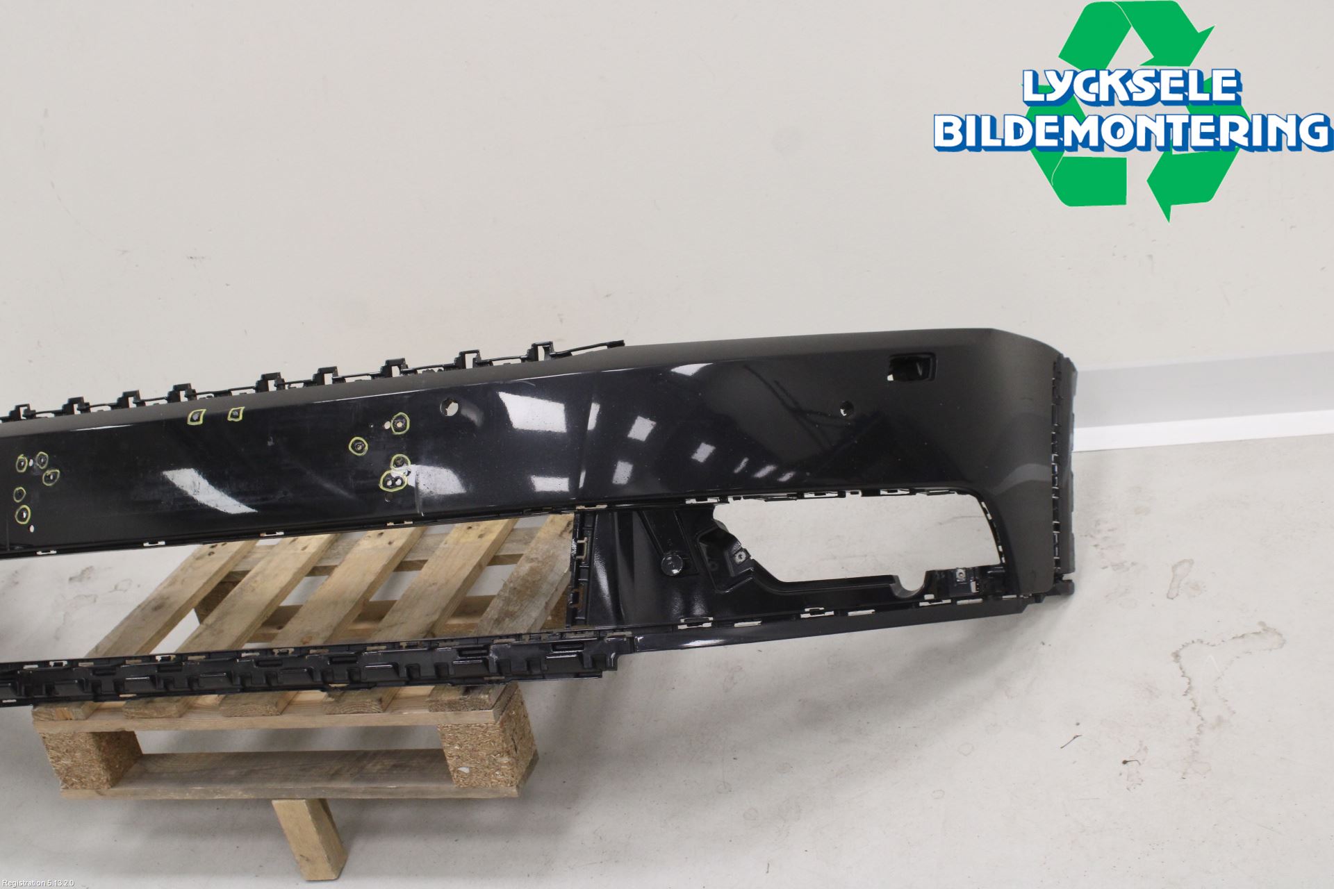 Volkswagen VW PASSAT 11-14 Stötfångarbeklädnad Fram