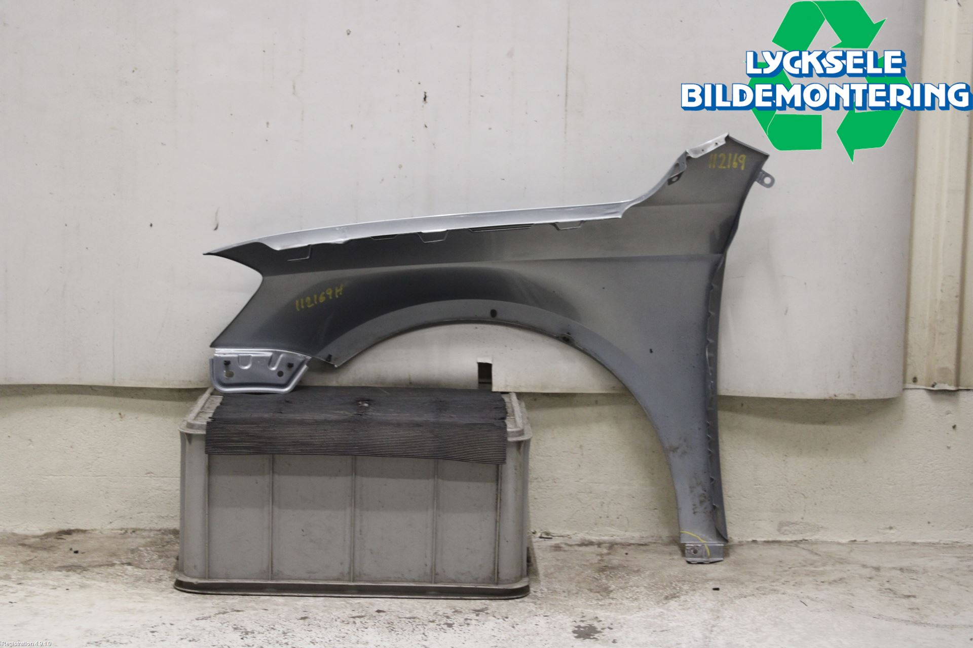 Volkswagen VW PASSAT 11-14 Skärm Fram Höger