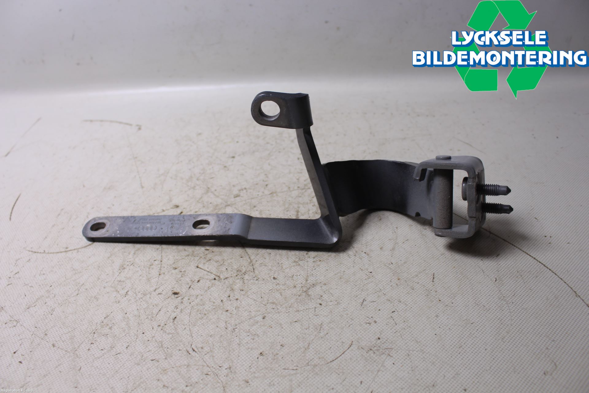 Audi A5 17- Bakluckegångjärn Hö