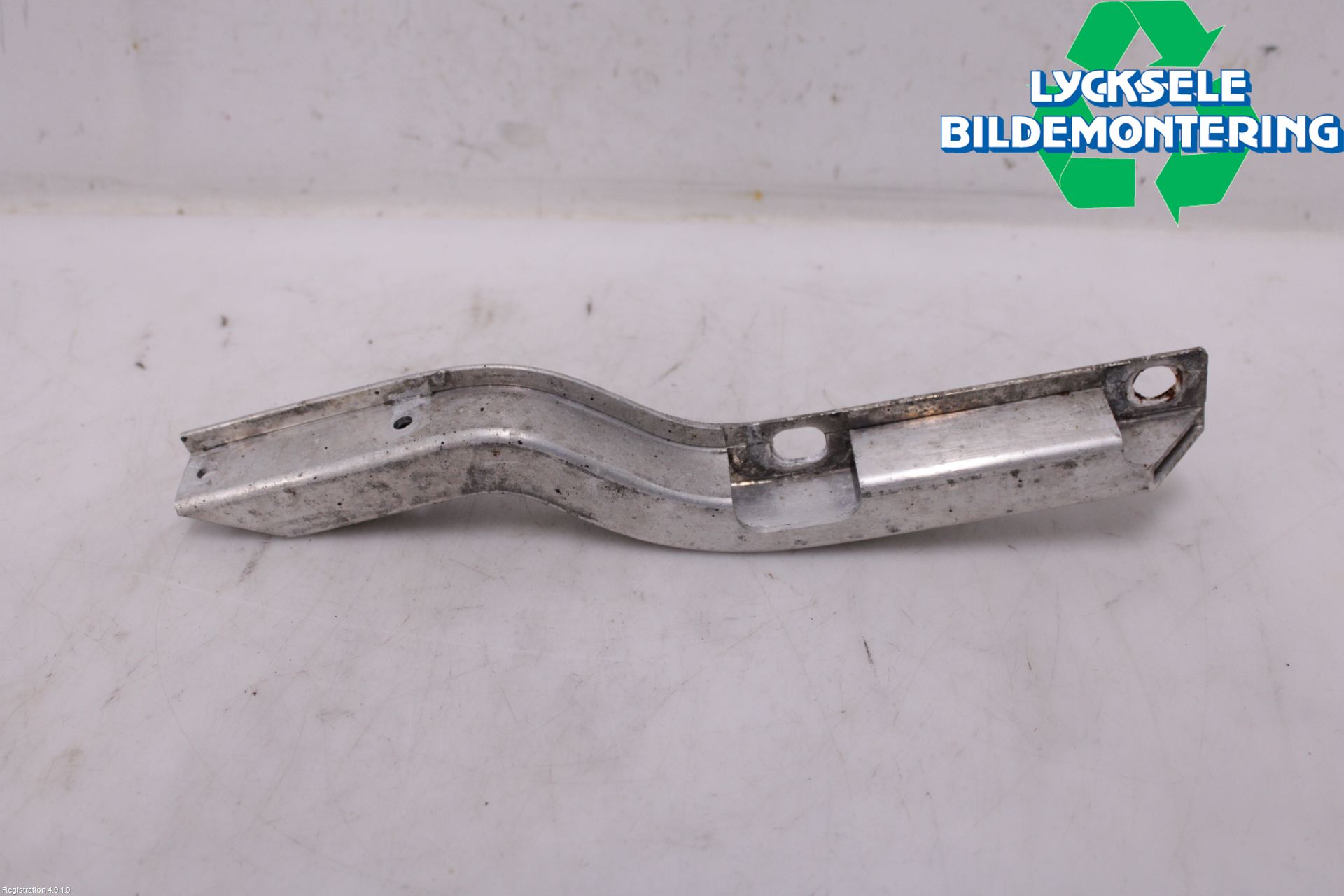 BMW 5 F10/F11/F18 09-17 Kylarfäste-Ram-Balk