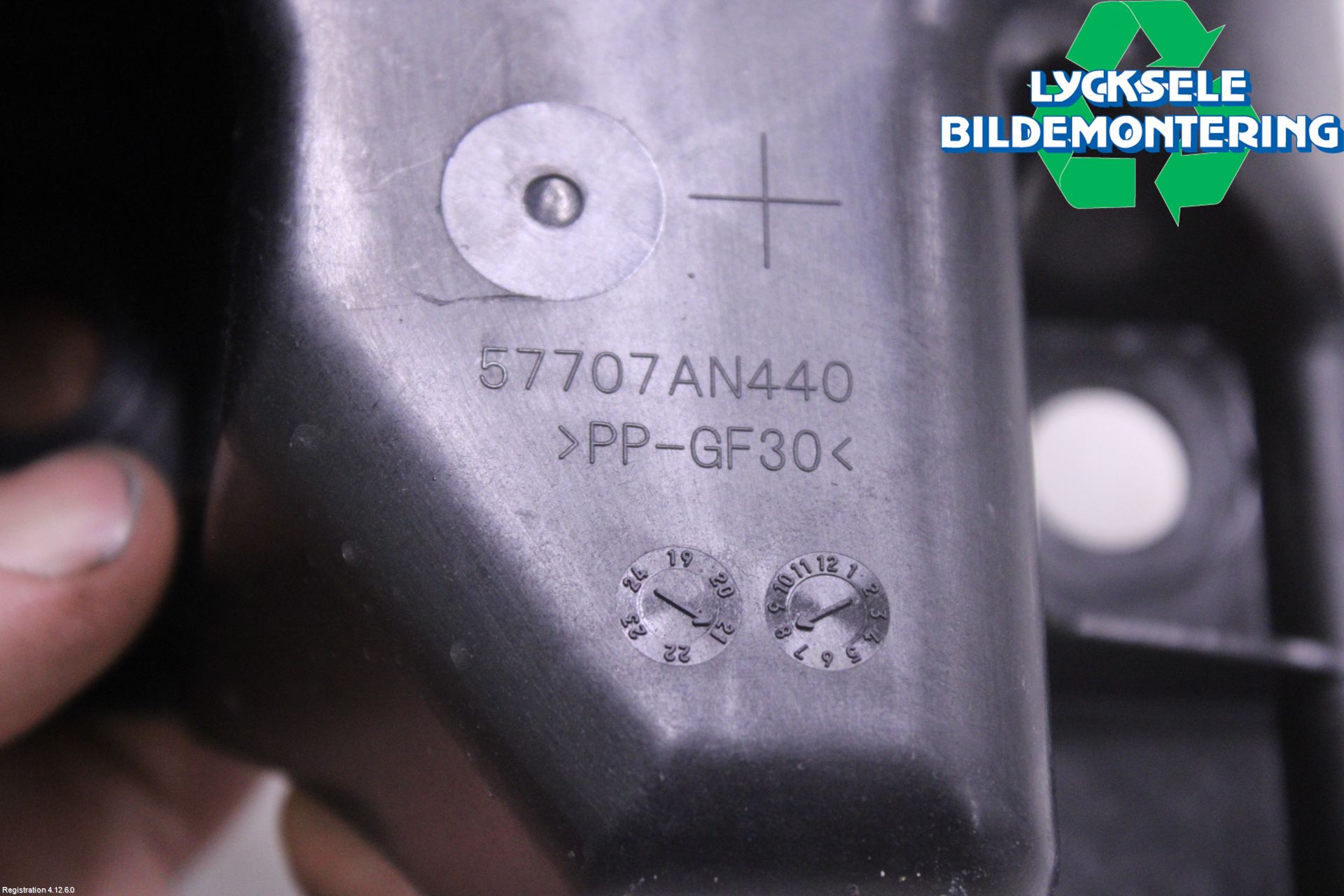 Subaru OUTBACK 21- Stötfångarfäste Bak Hö