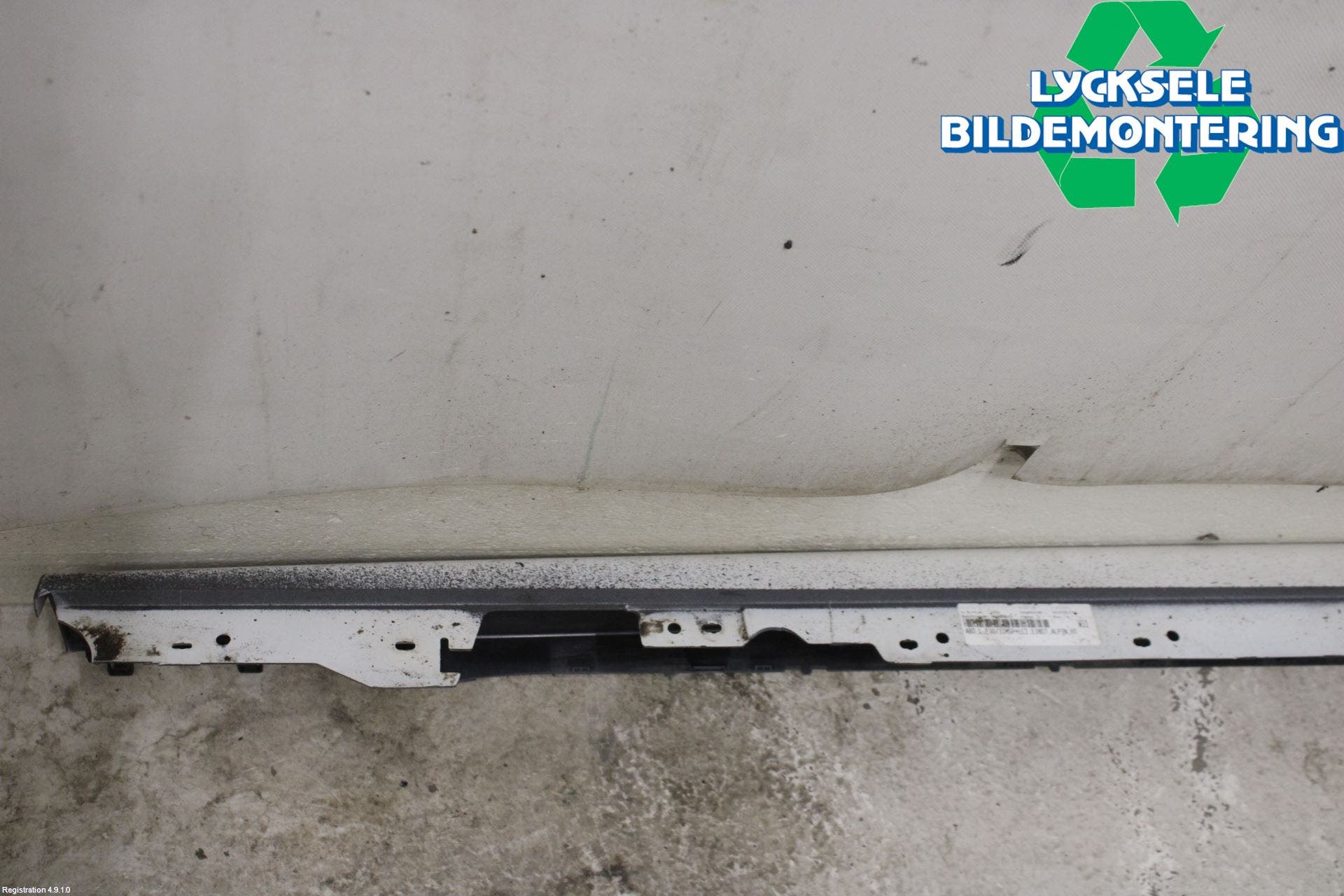 BMW 3 F30/F31/F80 12-19 Sidokjol Vä