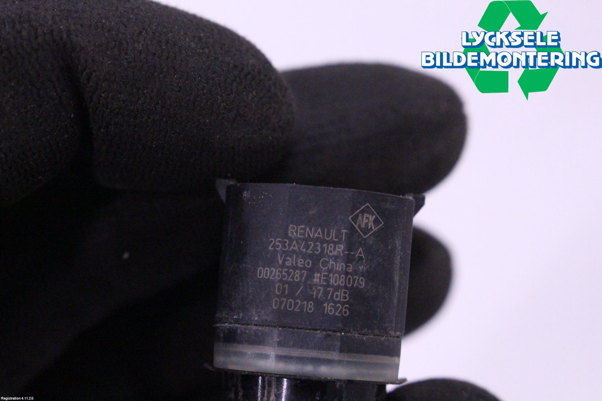 Dacia DUSTER 18-24 Parkeringshjälp Backsensor