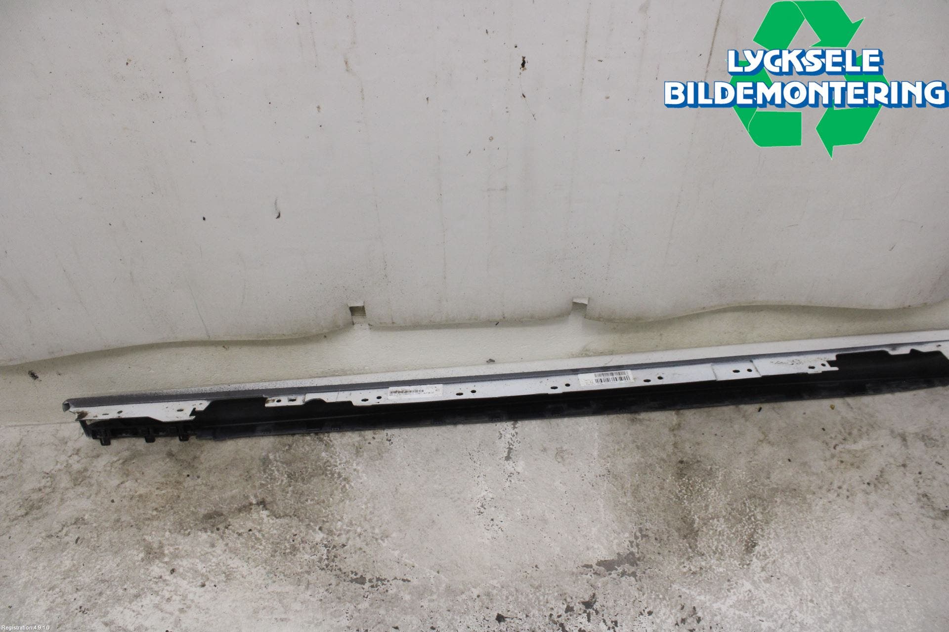 BMW 3 F30/F31/F80 12-19 Sidokjol Vä