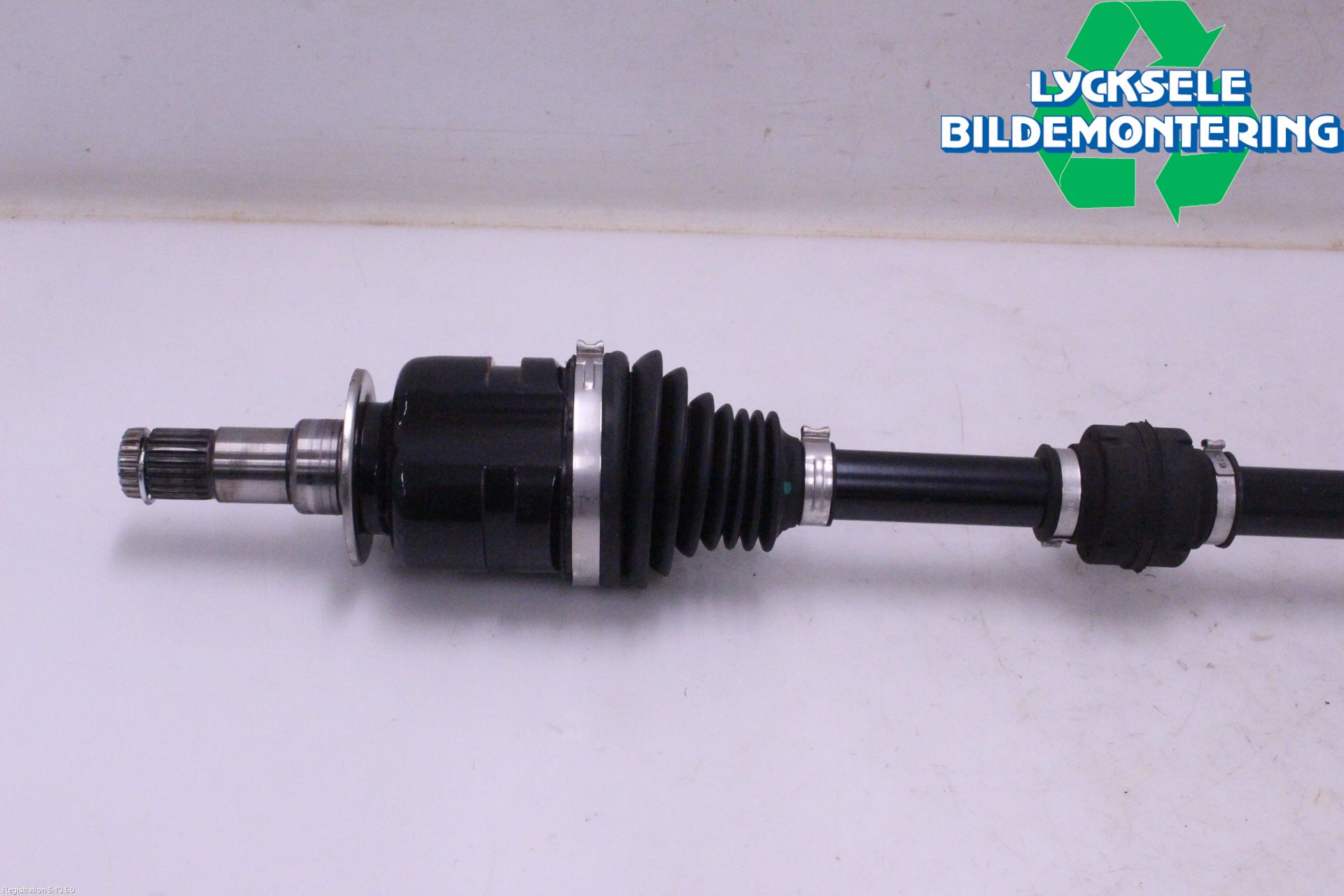 Toyota YARIS CROSS XP21 21- Drivaxel Fram Höger