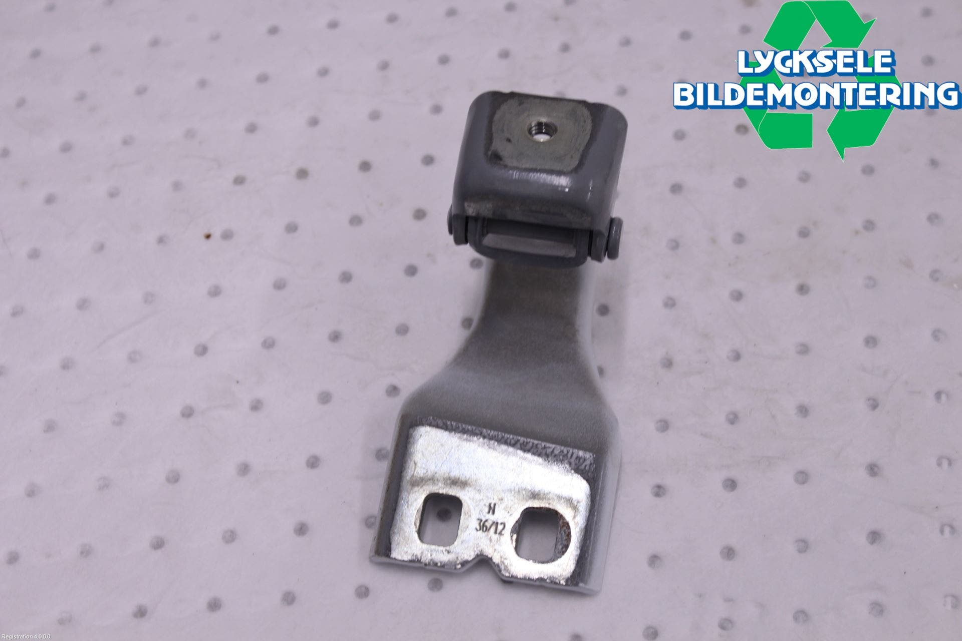 Ford KUGA 08-12 Bakluckegångjärn Vä