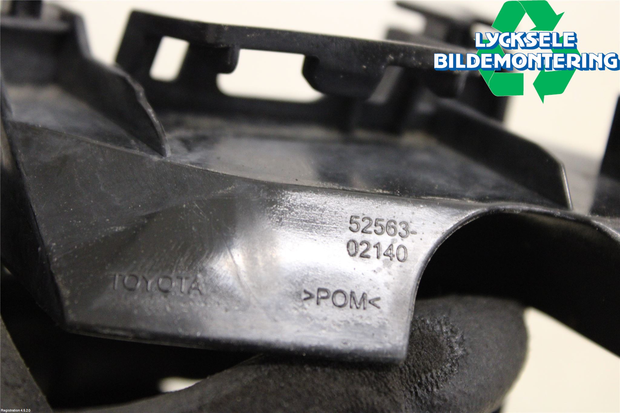 Toyota AURIS 13-19 Stötfångarfäste Bak Vä