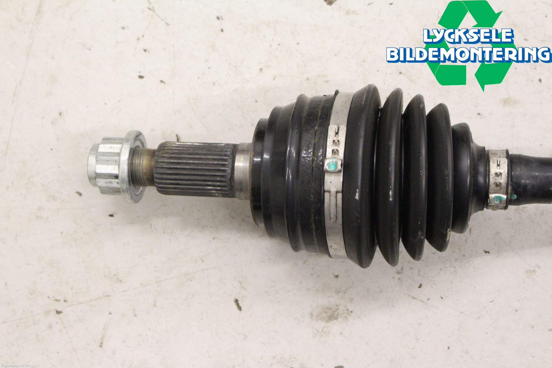 Volkswagen VW TOUAREG 7P 11-18 Drivaxel Fram Höger