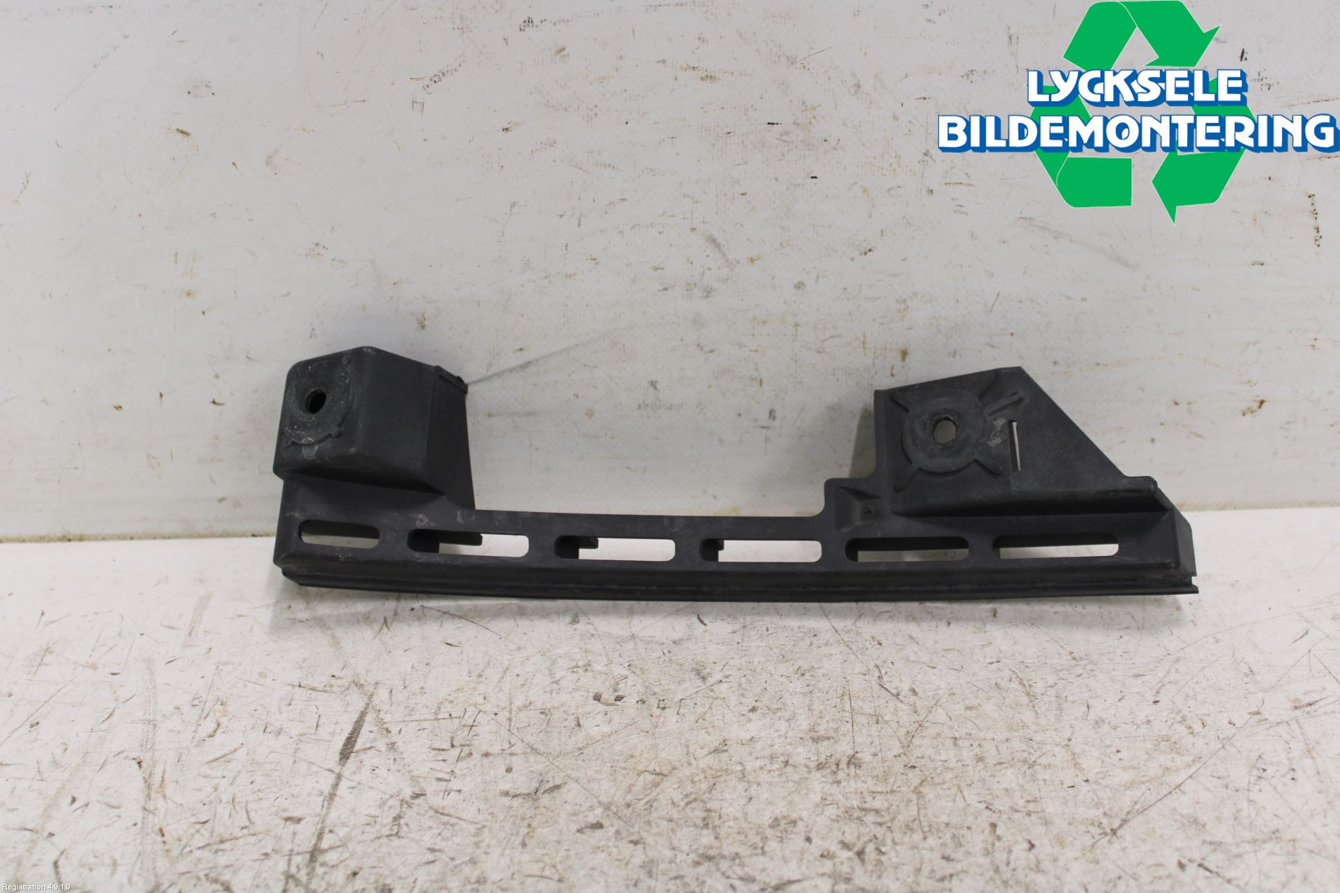 Volkswagen VW CADDY      04-10 Stötfångarfäste Fram Hö