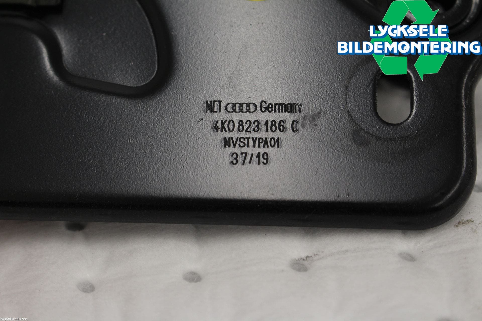 Audi A6 F2/C8 19- Huv Spärr