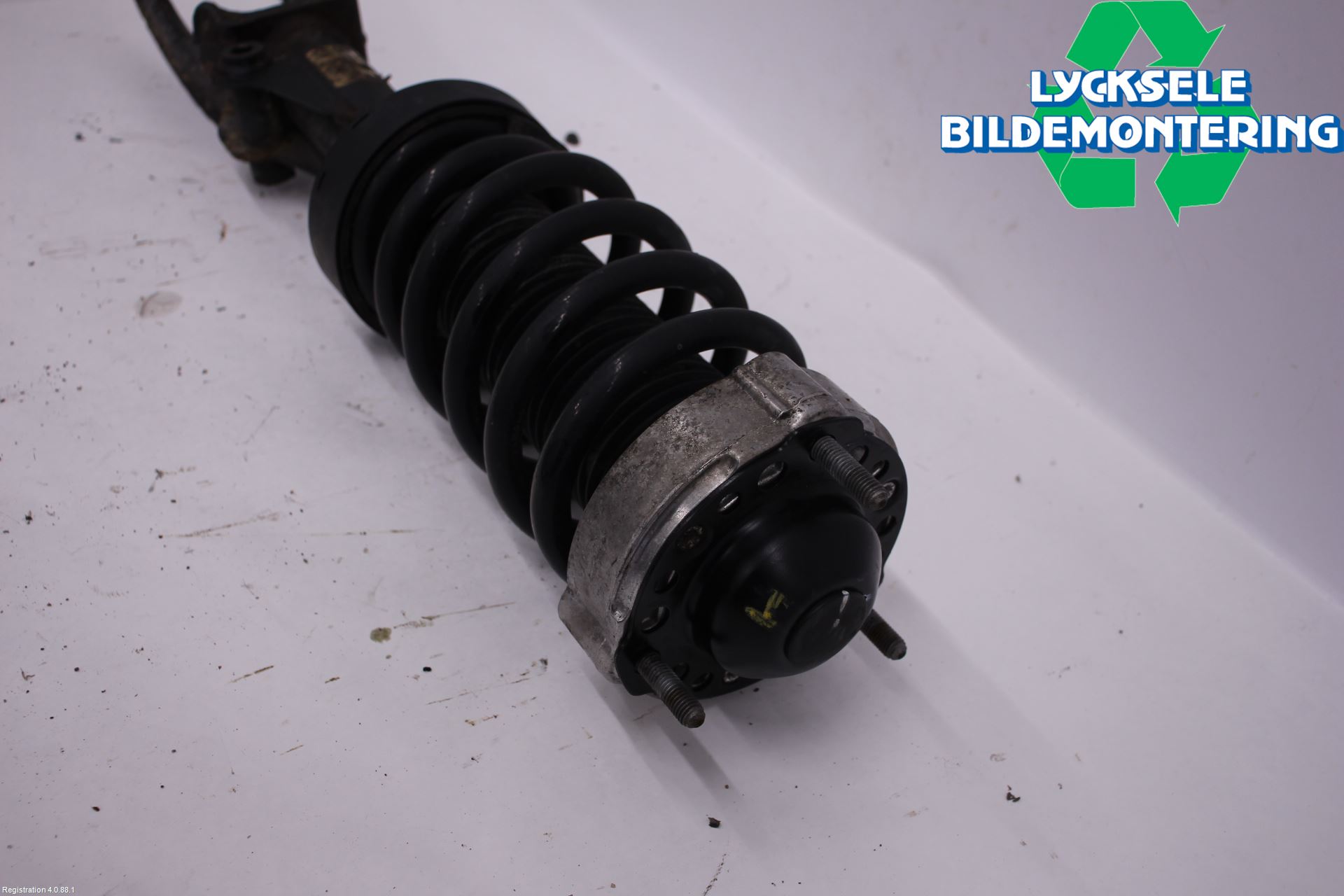 Volkswagen VW TOUAREG 7P 11-18 Fjäderben Fram Höger