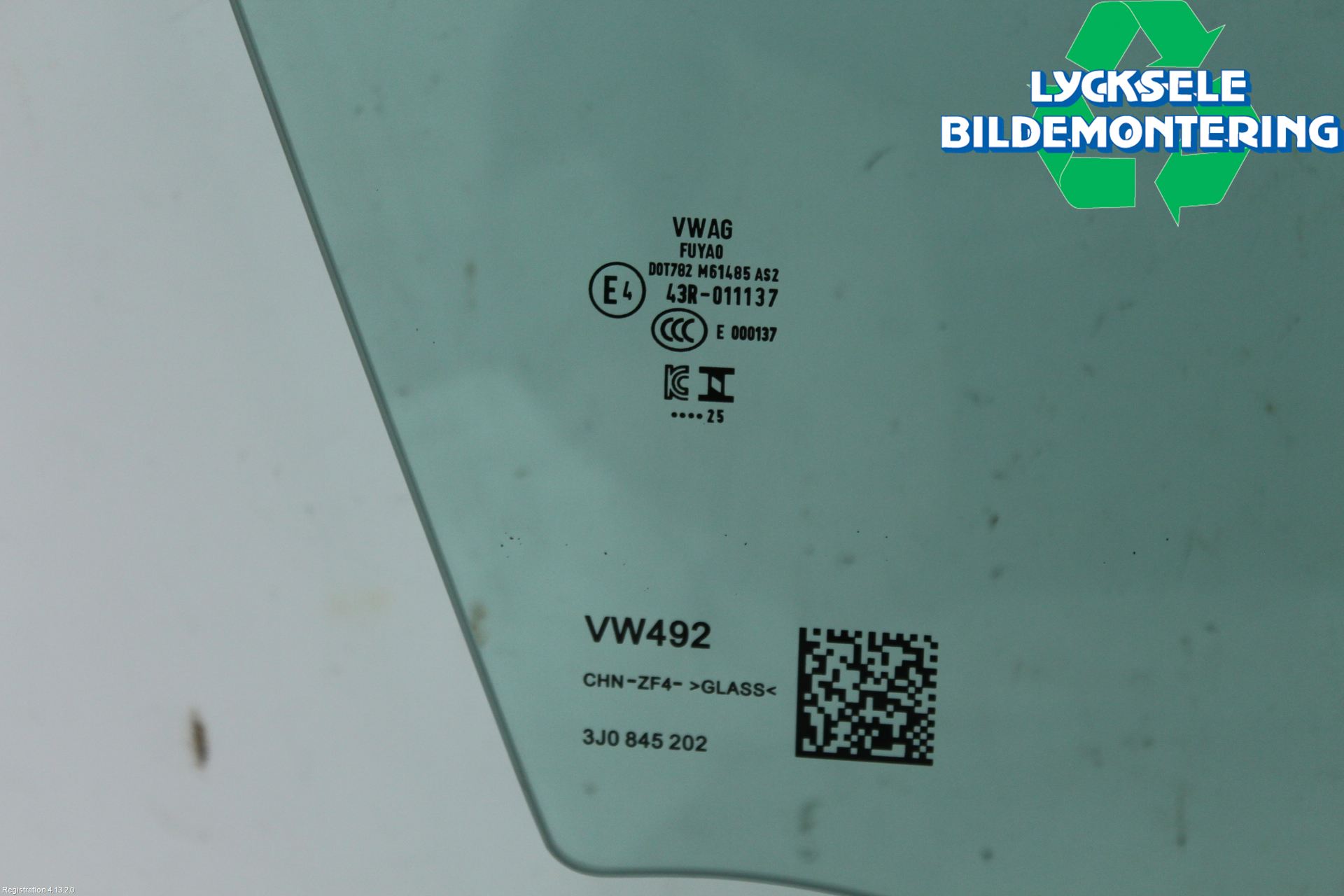 Volkswagen VW PASSAT 24- Dörruta Fram Höger