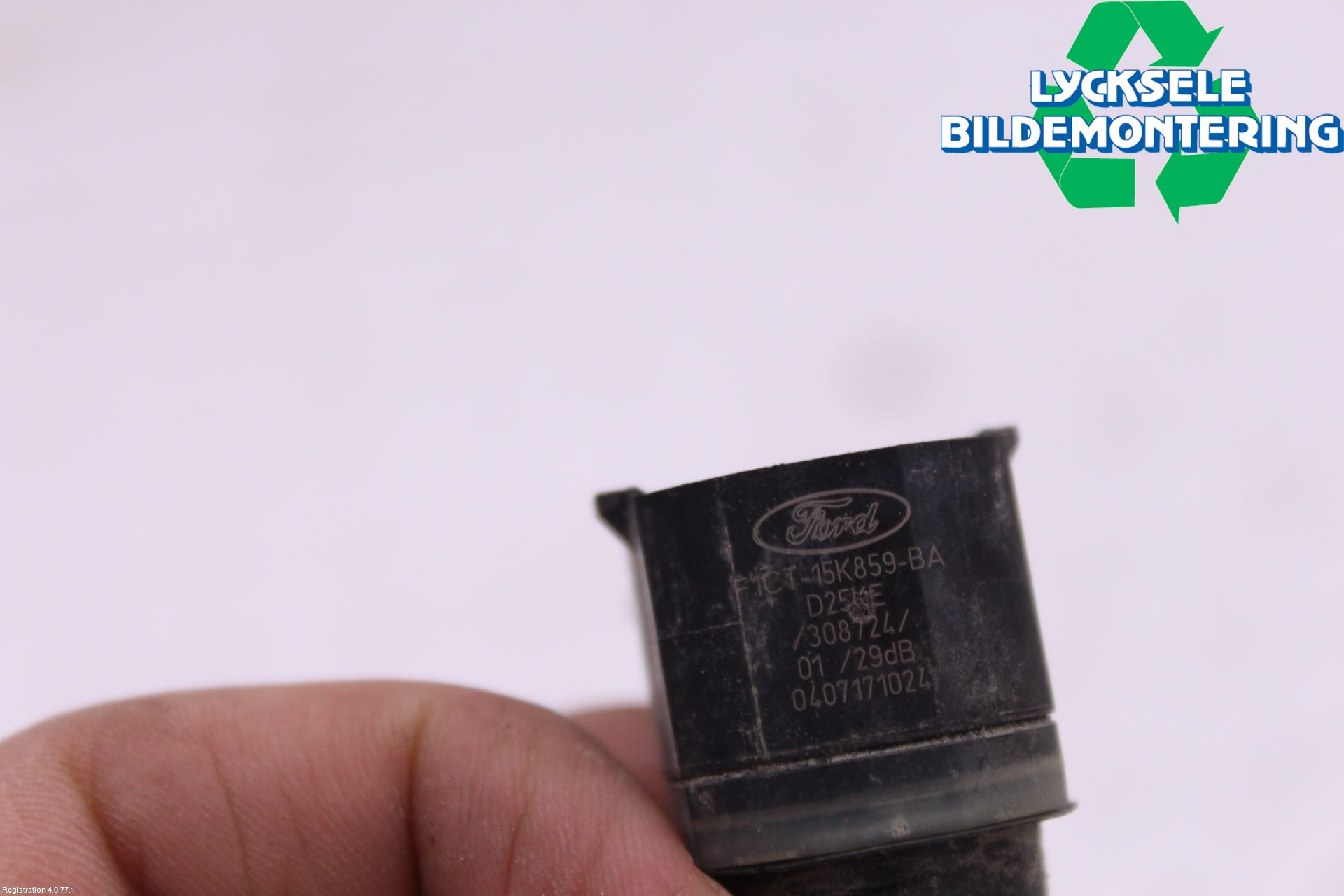Ford KUGA 17-19 Parkeringshjälp Backsensor