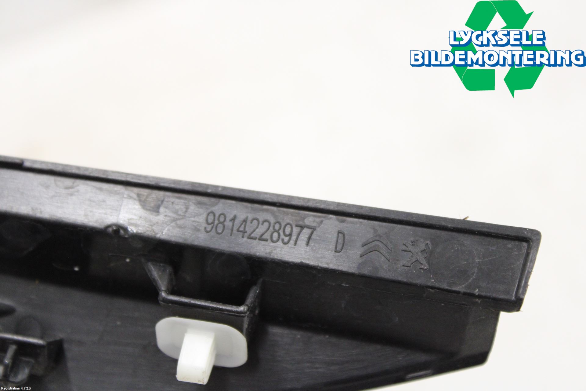 Peugeot 3008 17-24 List Framskärm Hö