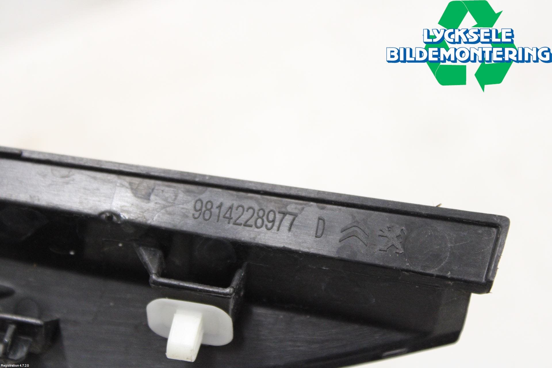 Peugeot 3008 17-24 List Framskärm Hö